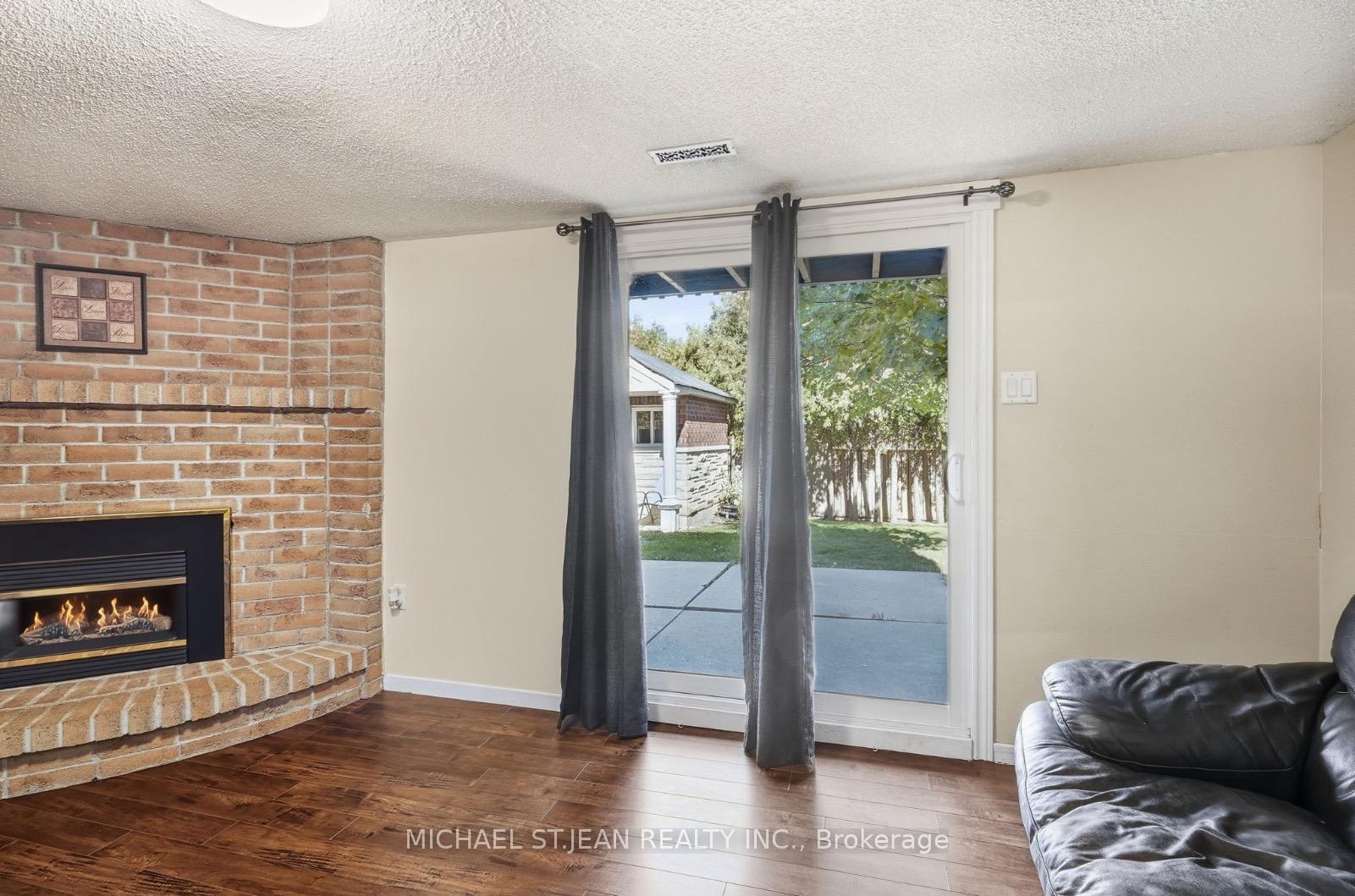 Photo 34 of 32 Twinoaks Crescent, Hamilton, Stoney Creek — HOMEH