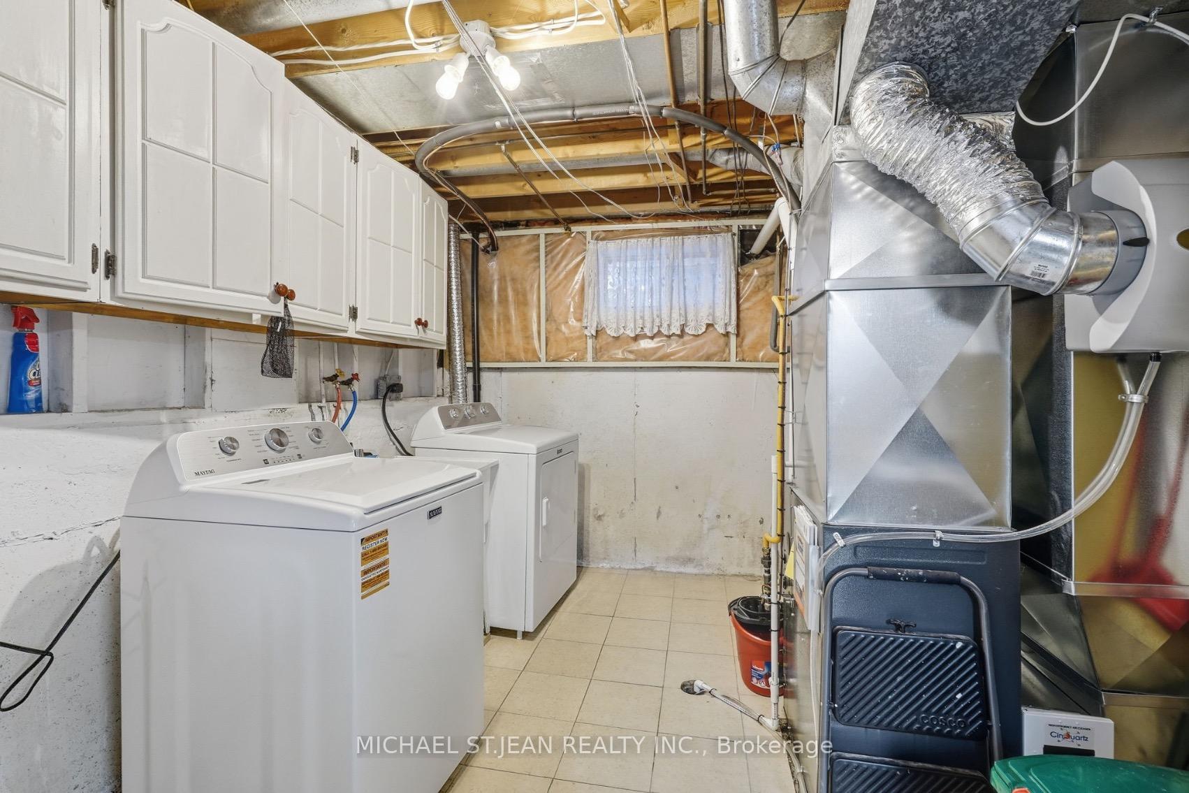 Photo 37 of 32 Twinoaks Crescent, Hamilton, Stoney Creek — HOMEH