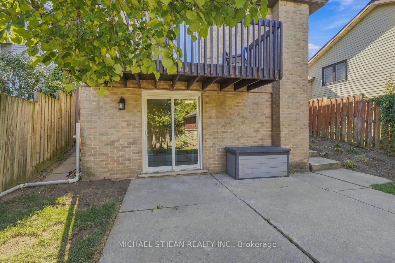 Photo 40 of 32 Twinoaks Crescent, Hamilton, Stoney Creek — HOMEH
