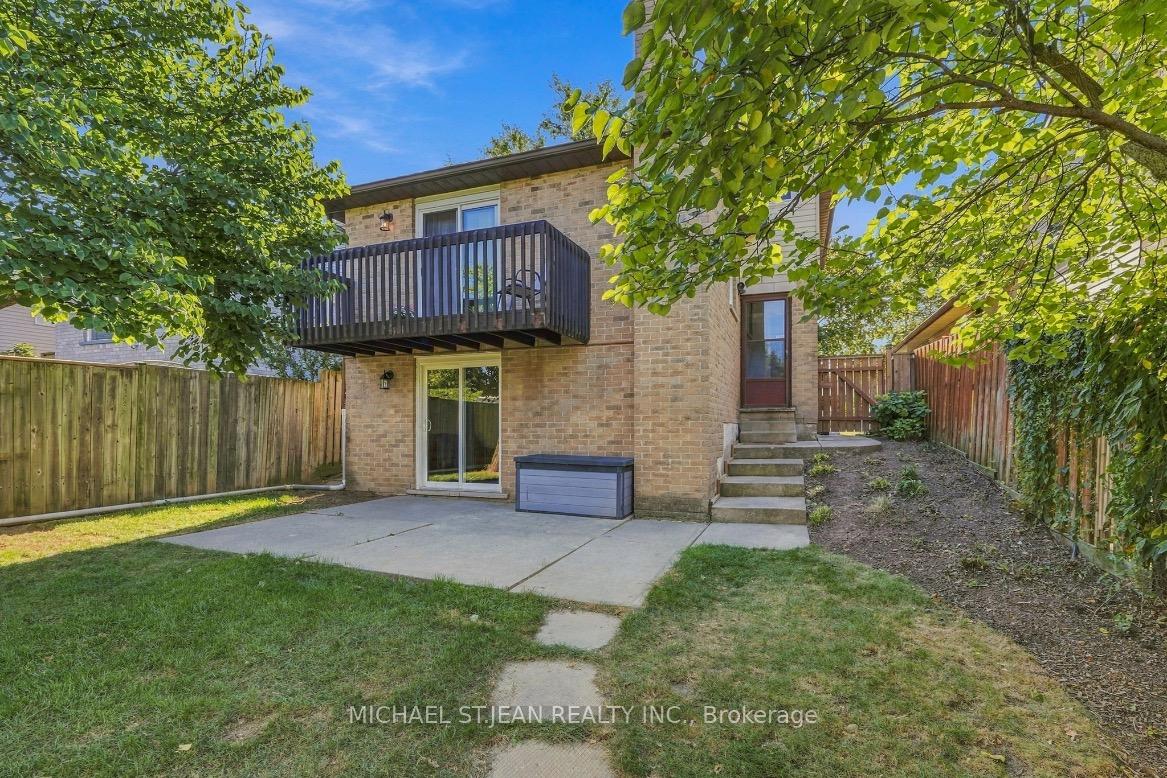 Photo 41 of 32 Twinoaks Crescent, Hamilton, Stoney Creek — HOMEH