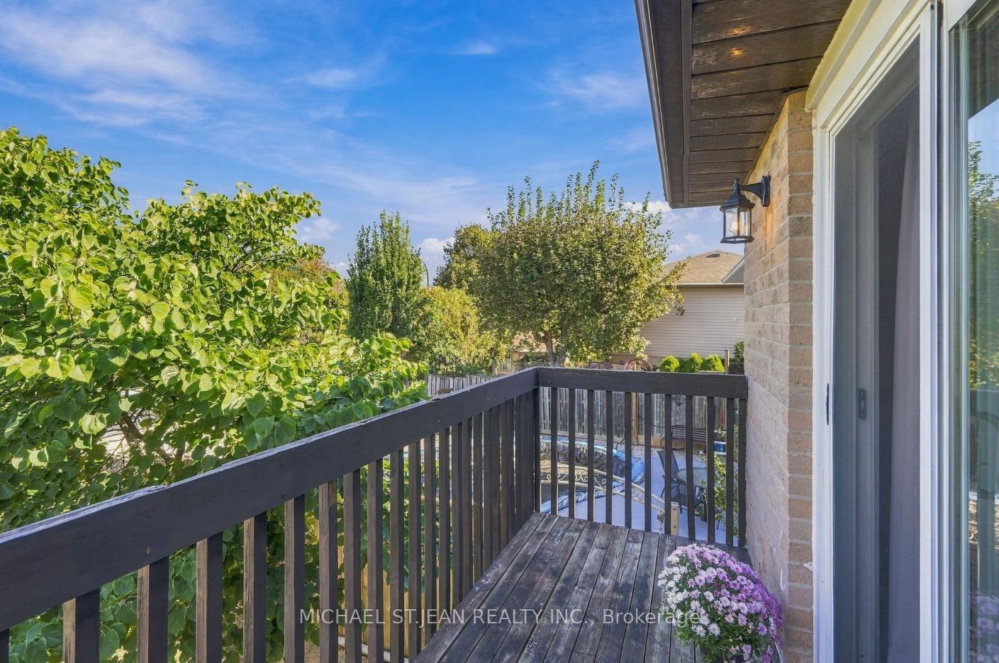 Photo 45 of 32 Twinoaks Crescent, Hamilton, Stoney Creek — HOMEH