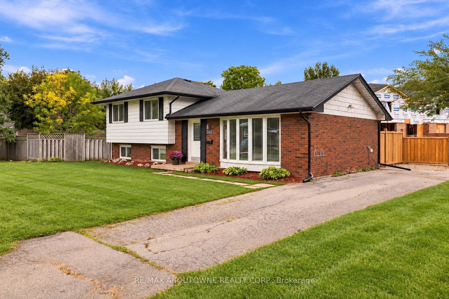 Photo 2 of 340 Duncombe Drive, Burlington, Appleby — HOMEH