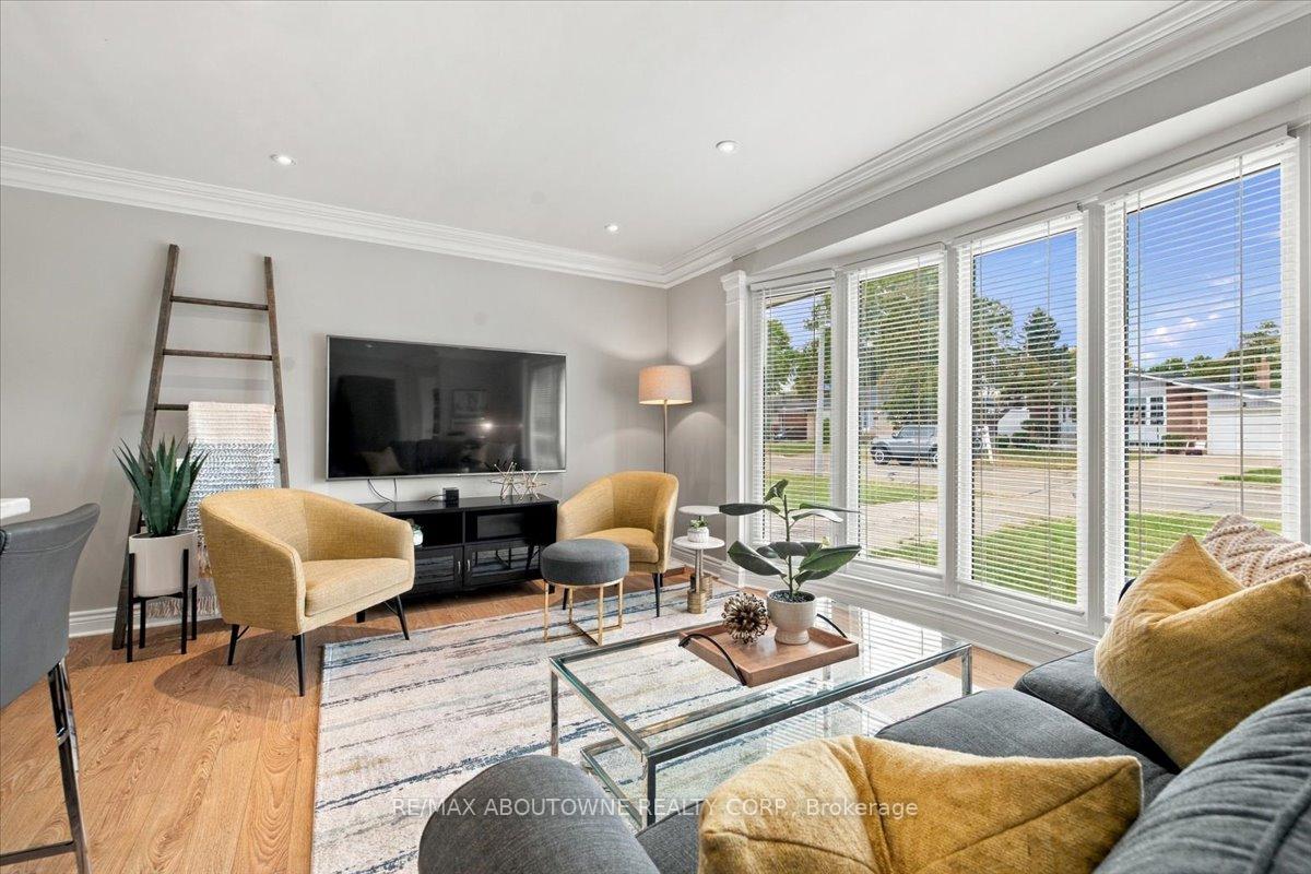 Photo 6 of 340 Duncombe Drive, Burlington, Appleby — HOMEH