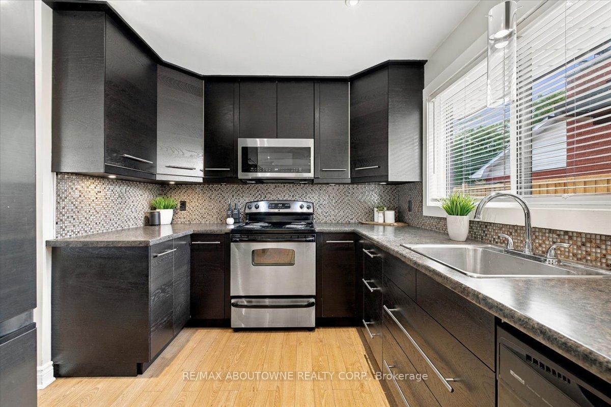 Photo 15 of 340 Duncombe Drive, Burlington, Appleby — HOMEH