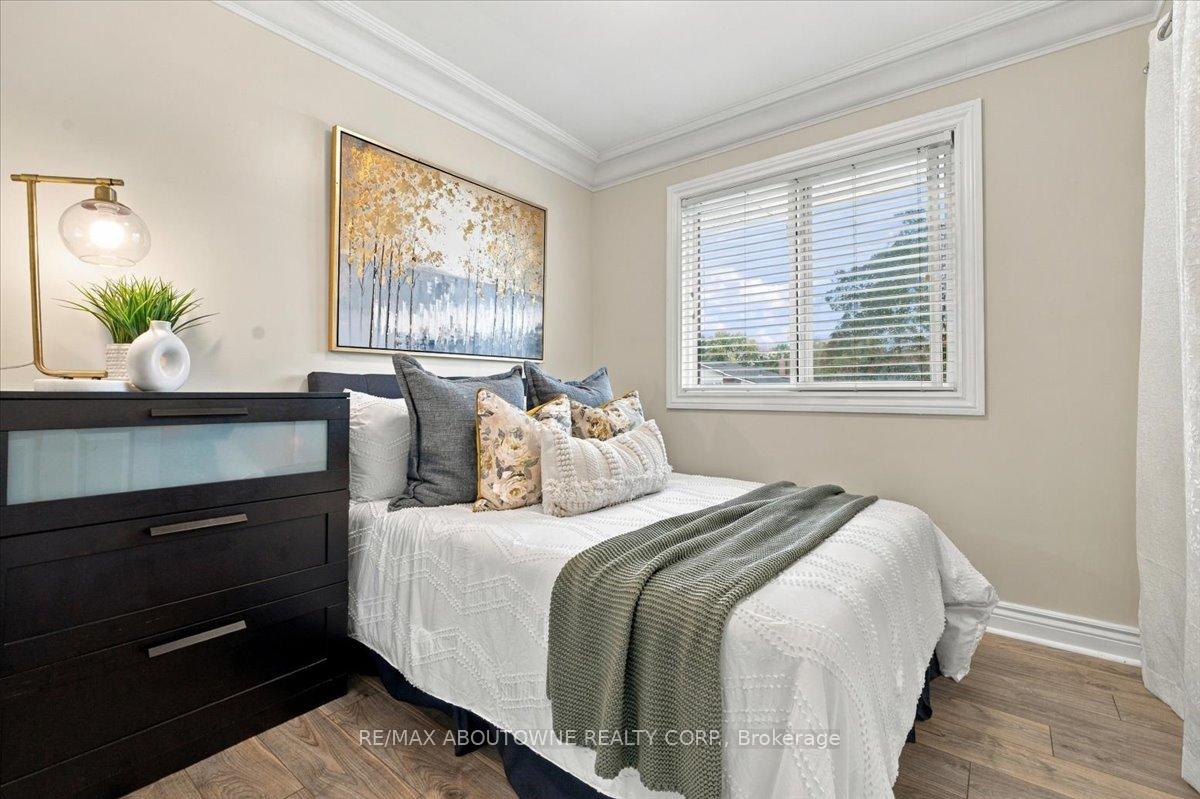 Photo 24 of 340 Duncombe Drive, Burlington, Appleby — HOMEH