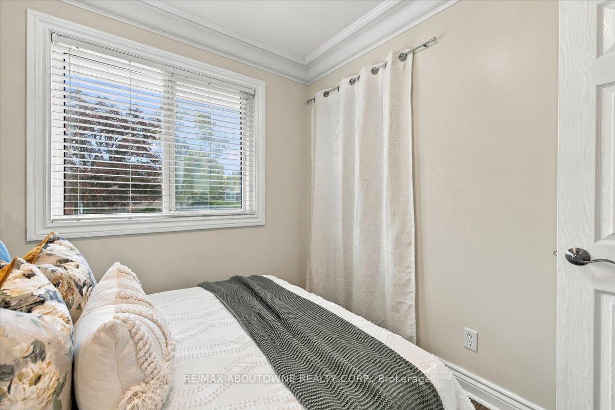 Photo 25 of 340 Duncombe Drive, Burlington, Appleby — HOMEH