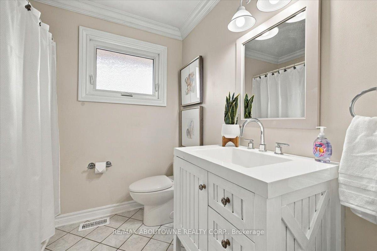 Photo 26 of 340 Duncombe Drive, Burlington, Appleby — HOMEH