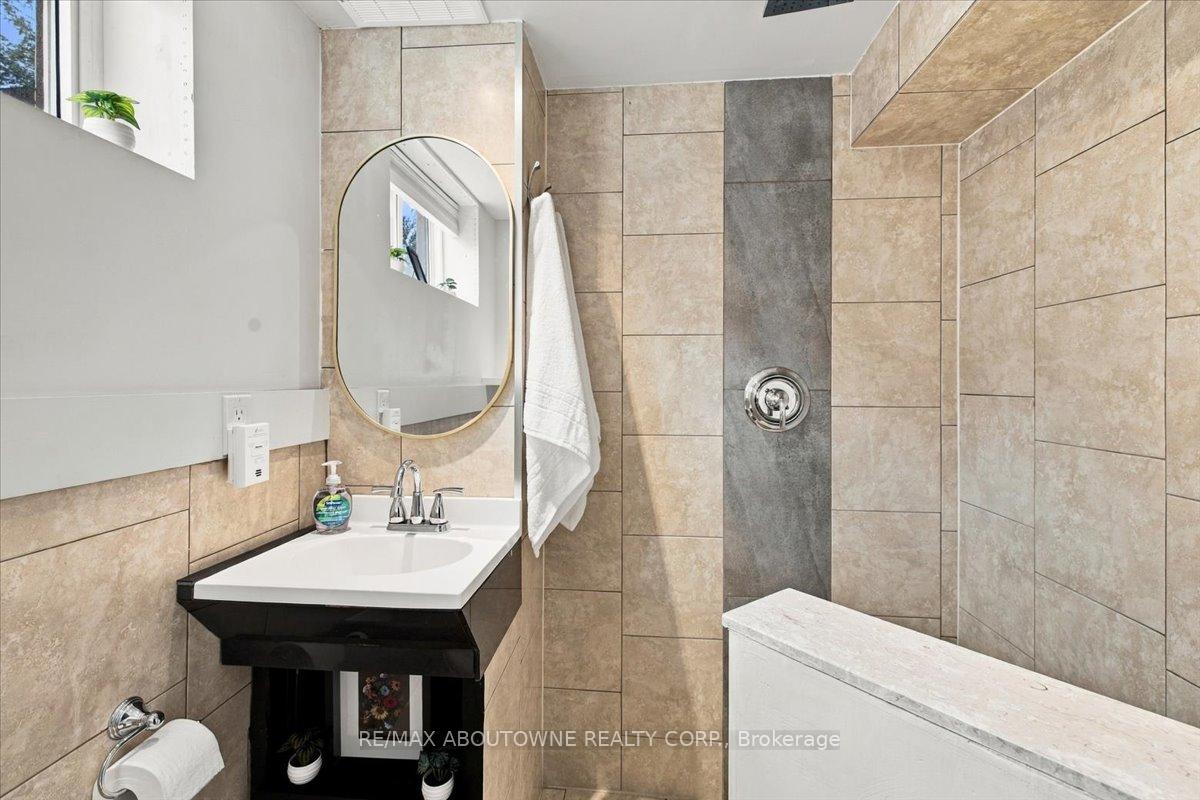 Photo 30 of 340 Duncombe Drive, Burlington, Appleby — HOMEH