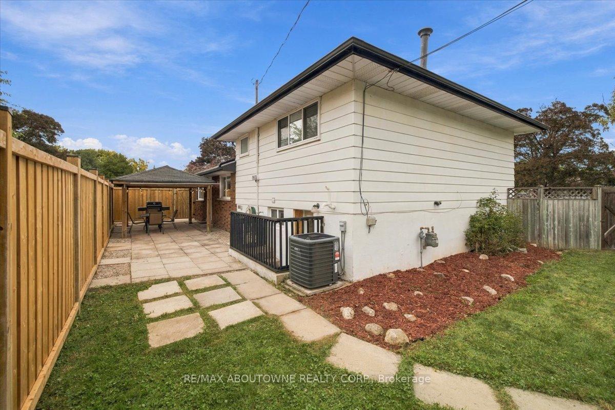 Photo 32 of 340 Duncombe Drive, Burlington, Appleby — HOMEH