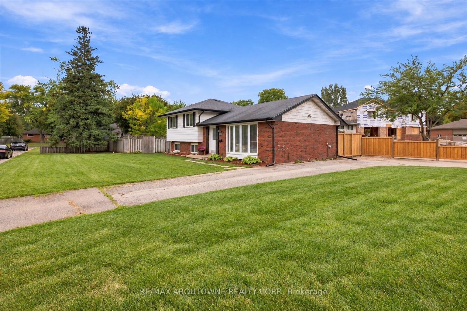 Photo 38 of 340 Duncombe Drive, Burlington, Appleby — HOMEH
