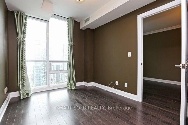Photo 8 of Unit 4001, 16 Harbour Street, Toronto, Waterfront Communities — HOMEH