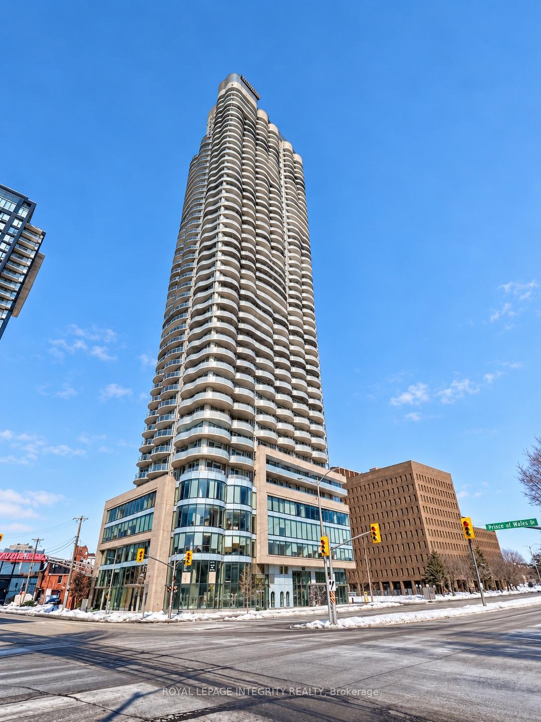 Front of Unit 1105, 805 carling Avenue