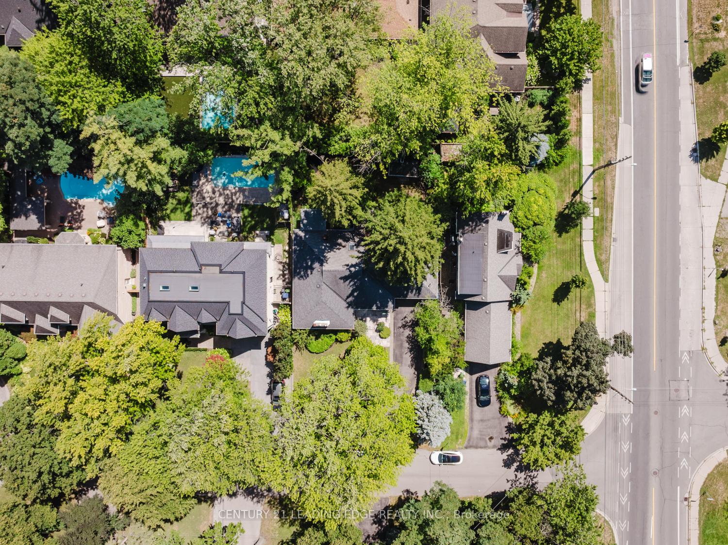 Photo 3 of 1 Romney Road, Etobicoke, Edenbridge-Humber Valley — HOMEH