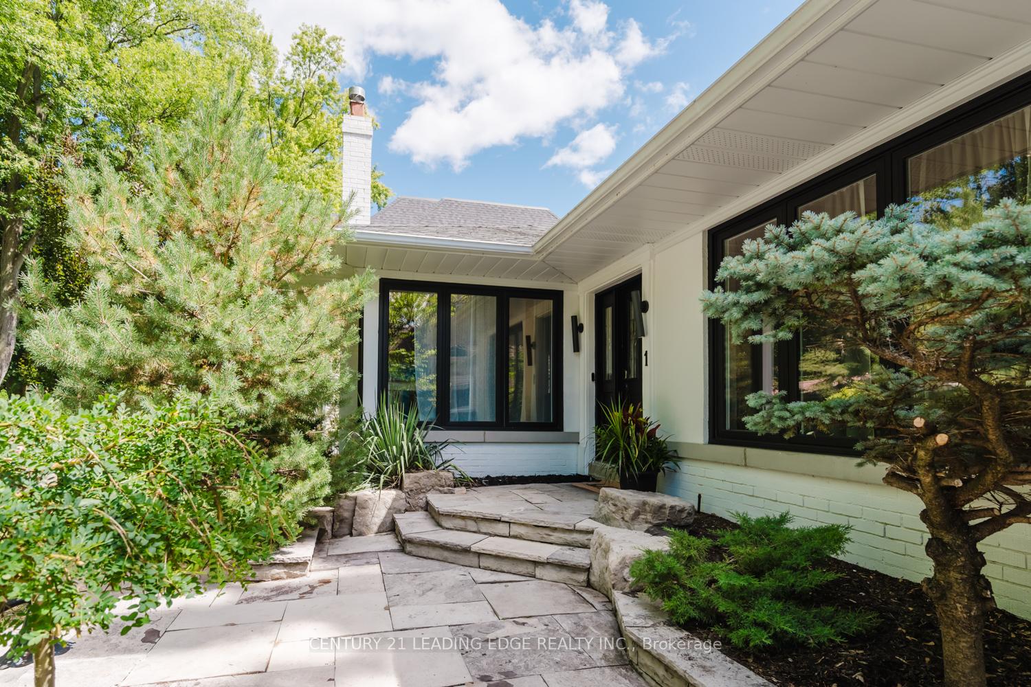 Photo 6 of 1 Romney Road, Etobicoke, Edenbridge-Humber Valley — HOMEH
