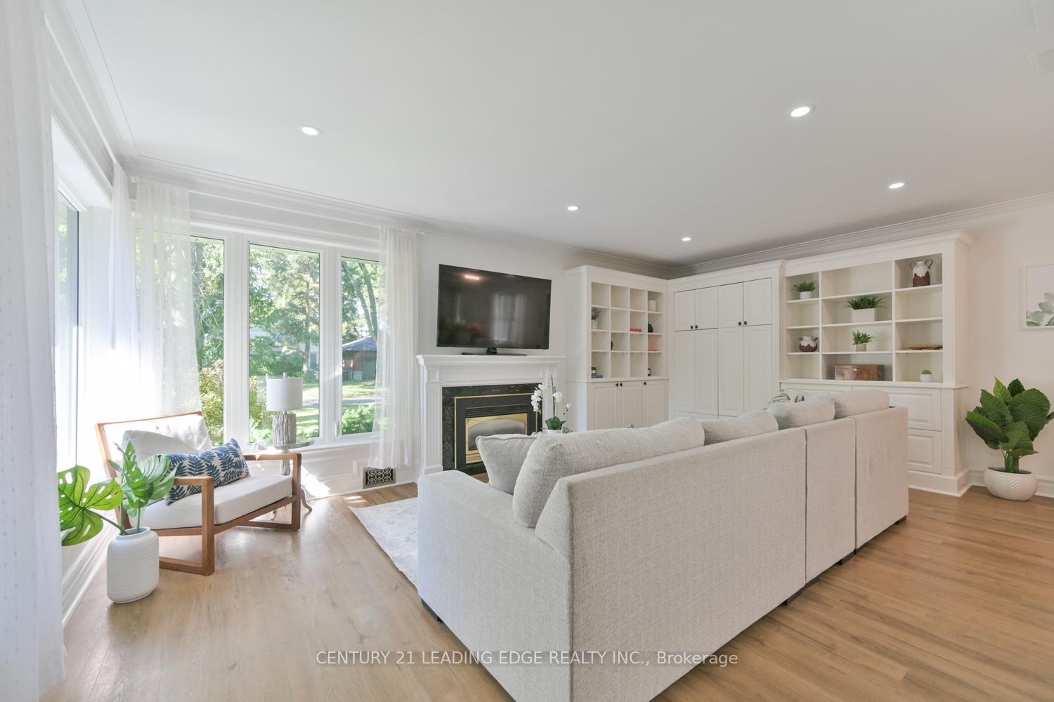Photo 8 of 1 Romney Road, Etobicoke, Edenbridge-Humber Valley — HOMEH