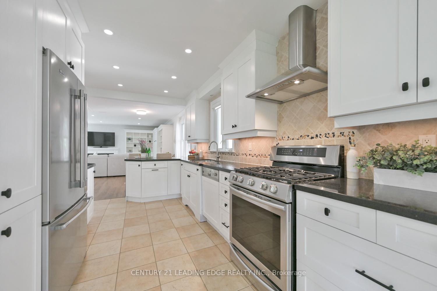 Photo 20 of 1 Romney Road, Etobicoke, Edenbridge-Humber Valley — HOMEH