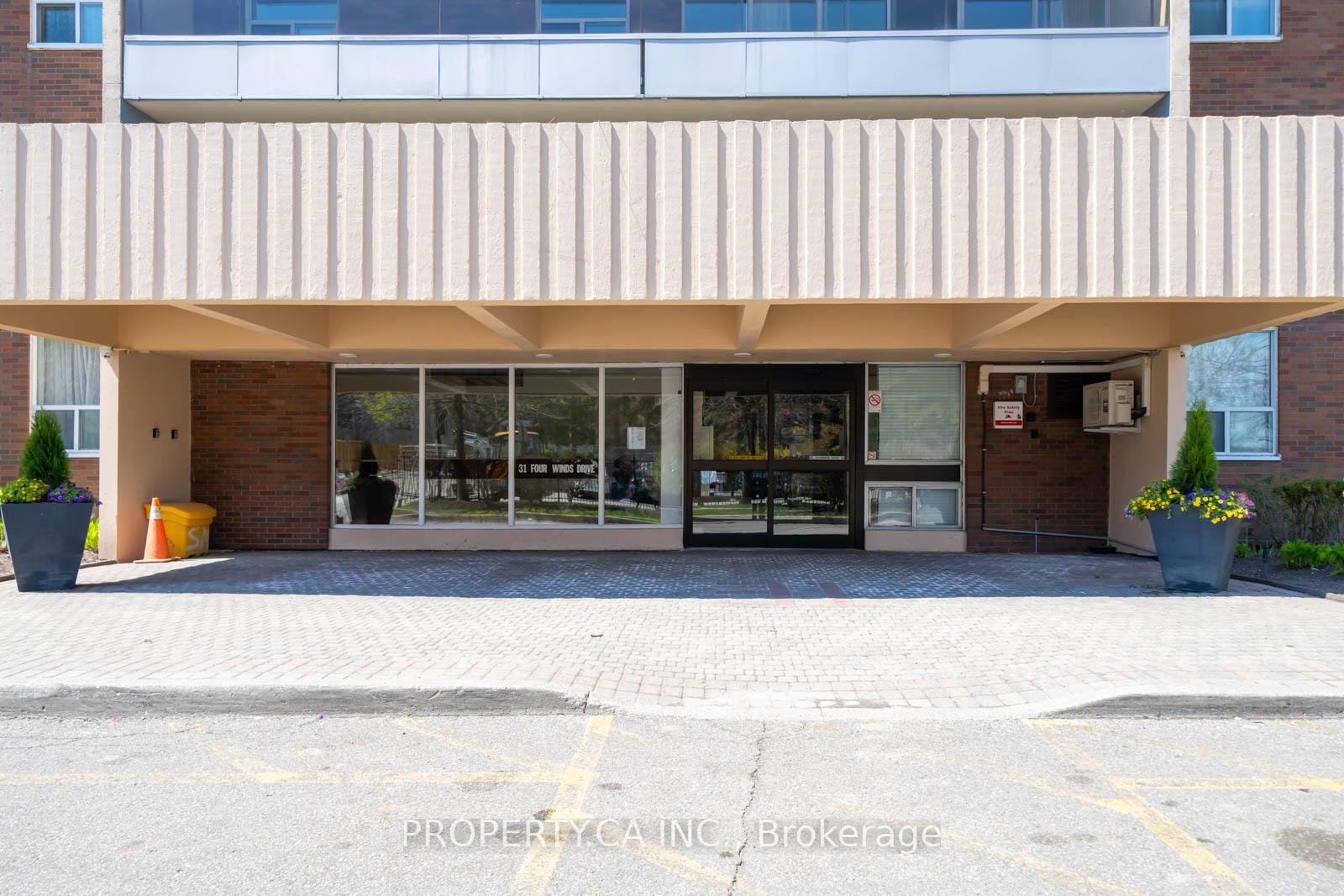 Photo 2 of Unit 901, 31 Four Winds Drive W, North York, York University Heights — HOMEH
