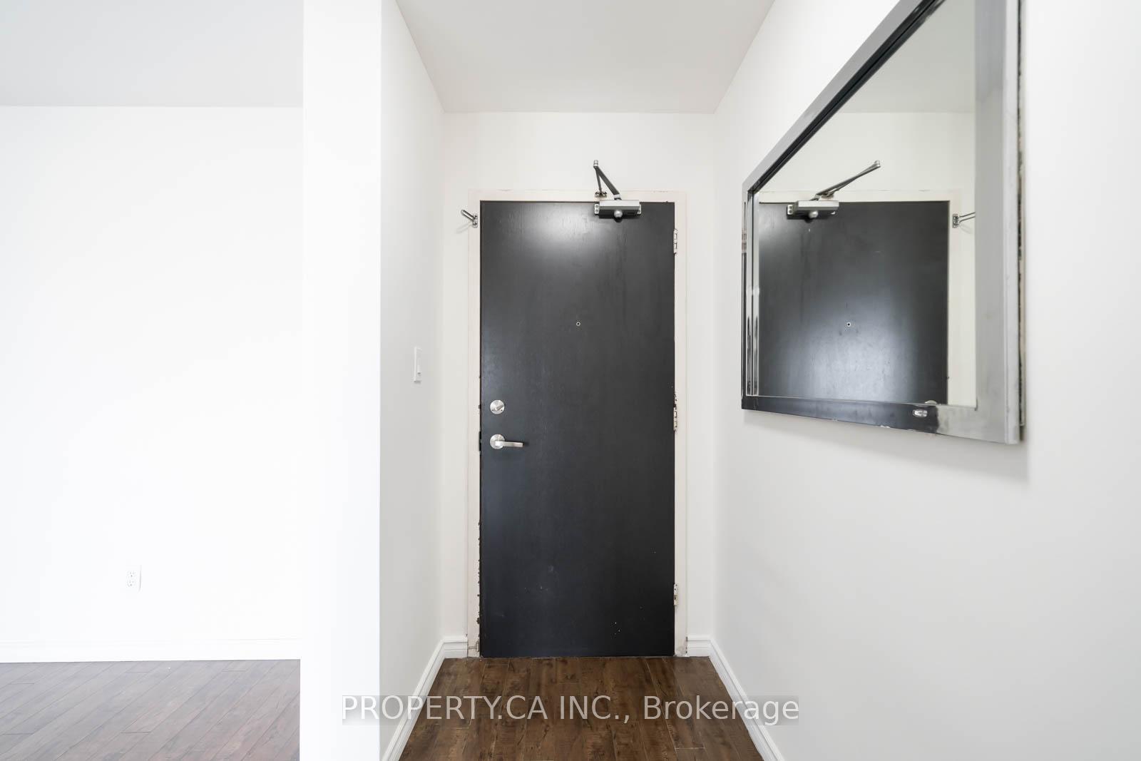 Photo 4 of Unit 901, 31 Four Winds Drive W, North York, York University Heights — HOMEH