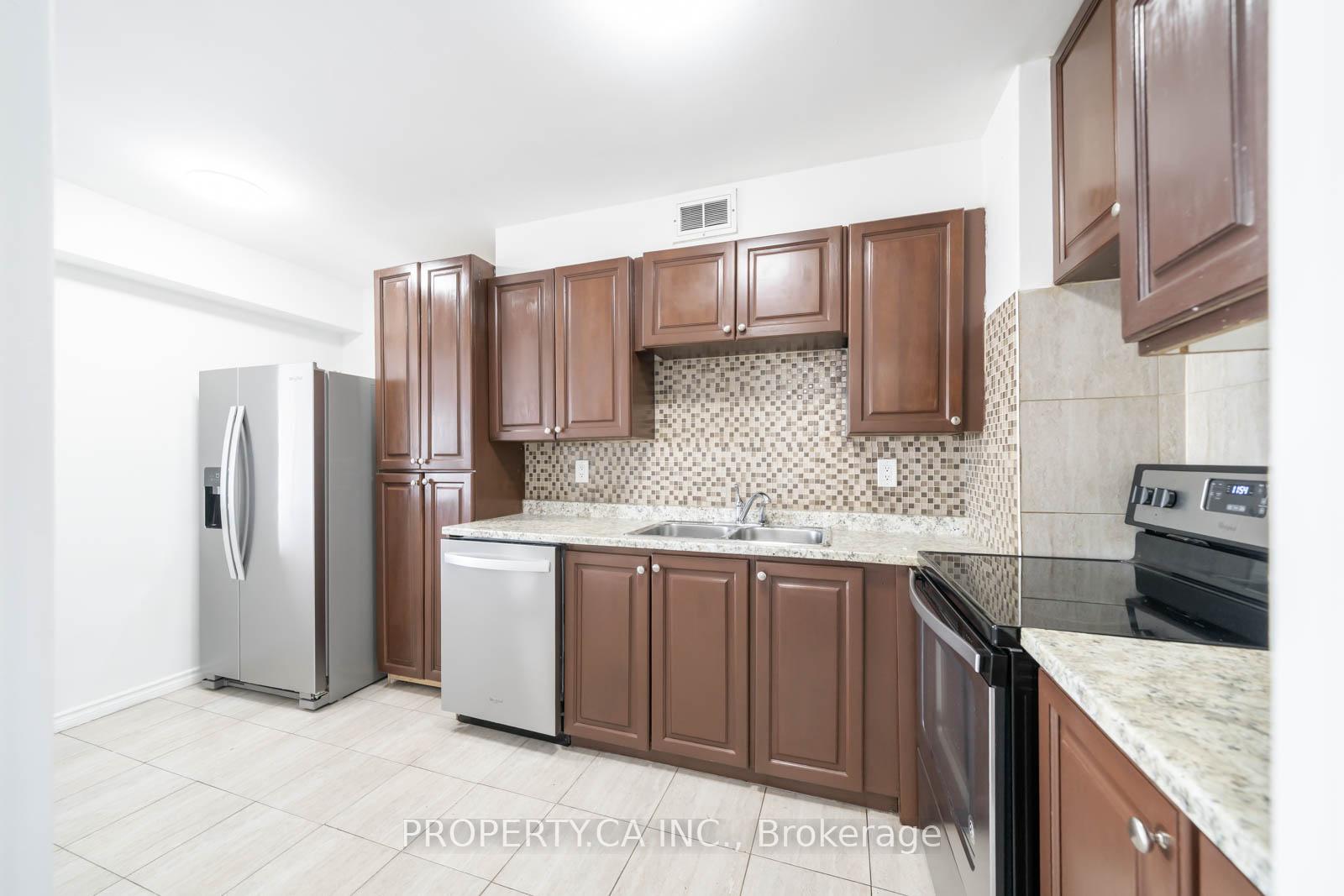 Photo 6 of Unit 901, 31 Four Winds Drive W, North York, York University Heights — HOMEH