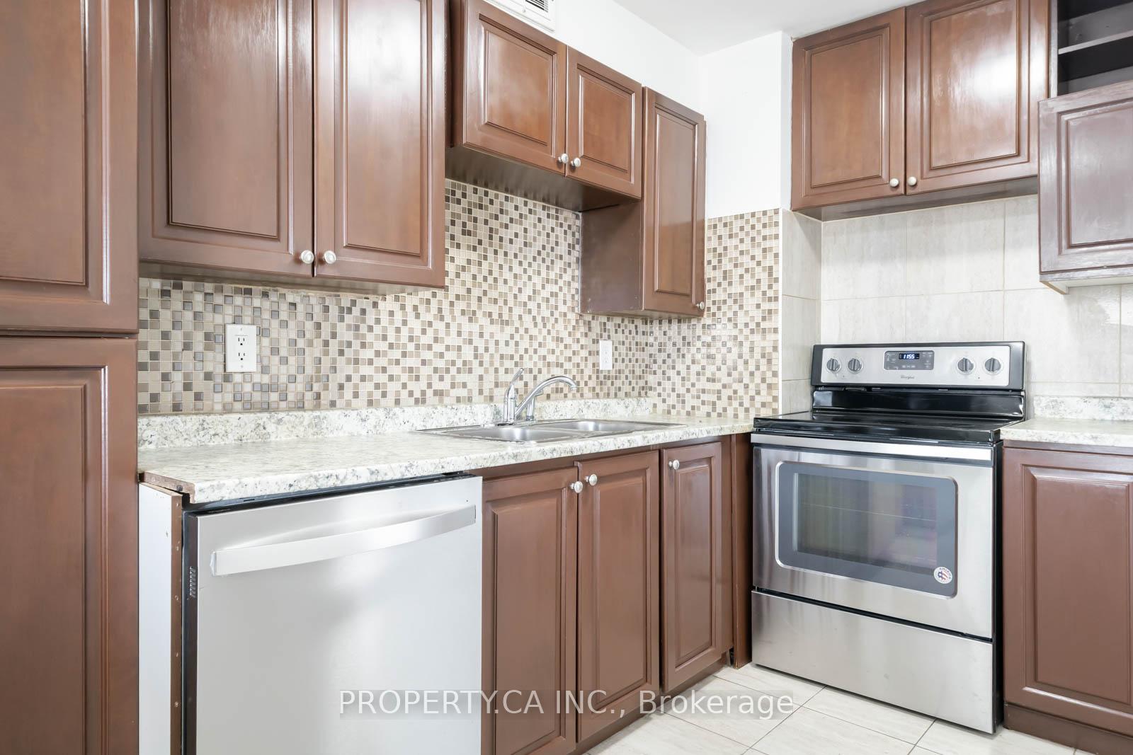 Photo 7 of Unit 901, 31 Four Winds Drive W, North York, York University Heights — HOMEH