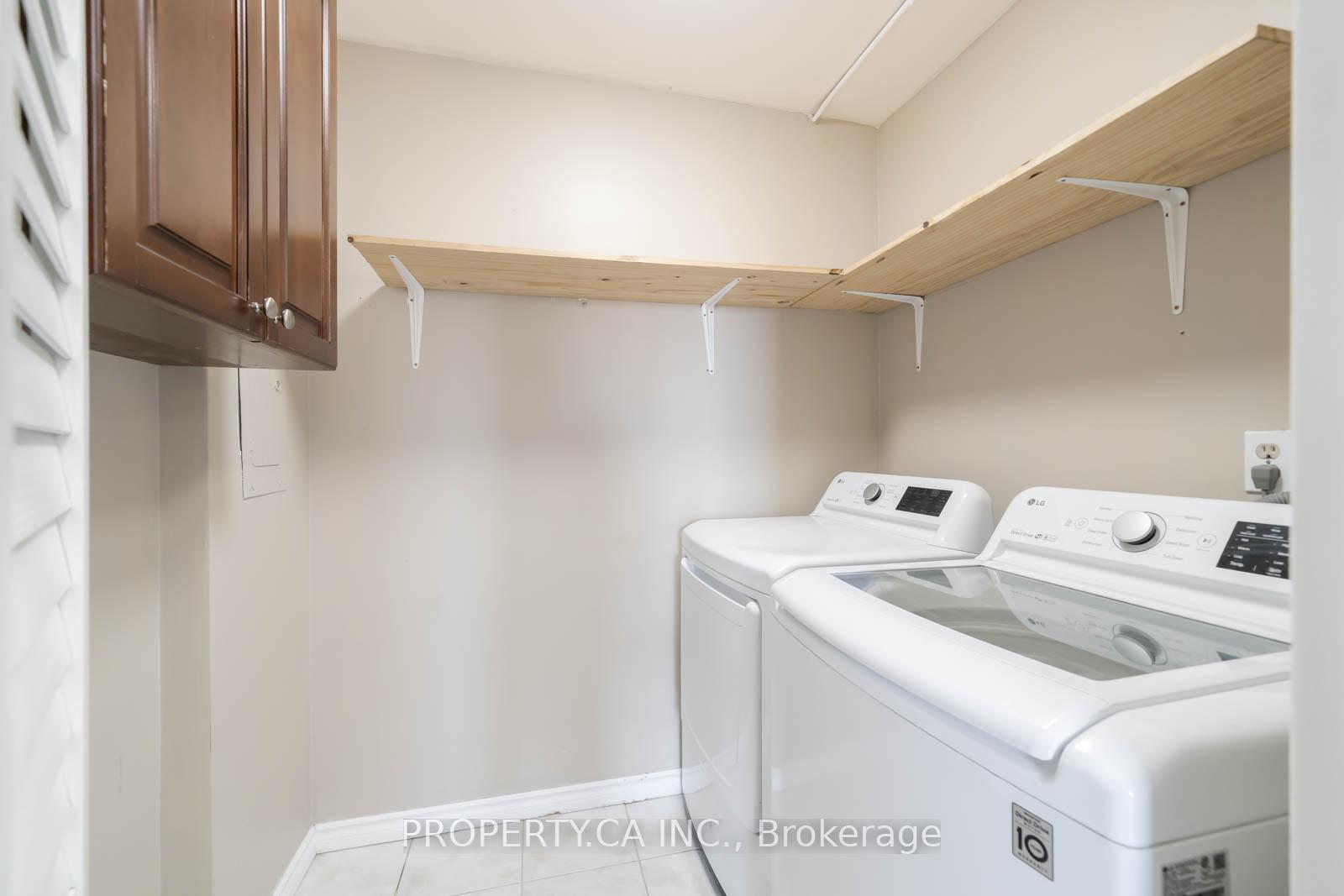 Photo 13 of Unit 901, 31 Four Winds Drive W, North York, York University Heights — HOMEH