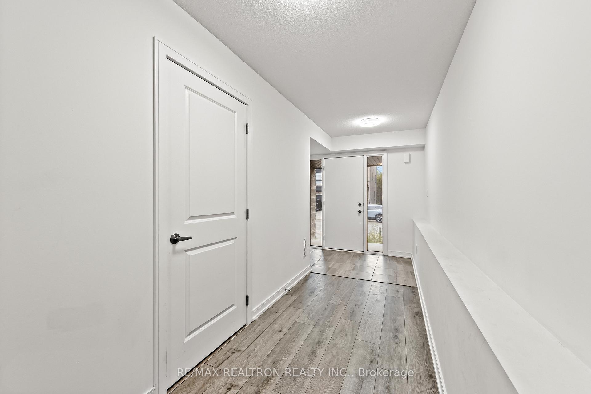 Photo 6 of 139 Blue Forest Crescent, Barrie, Innis-Shore — HOMEH