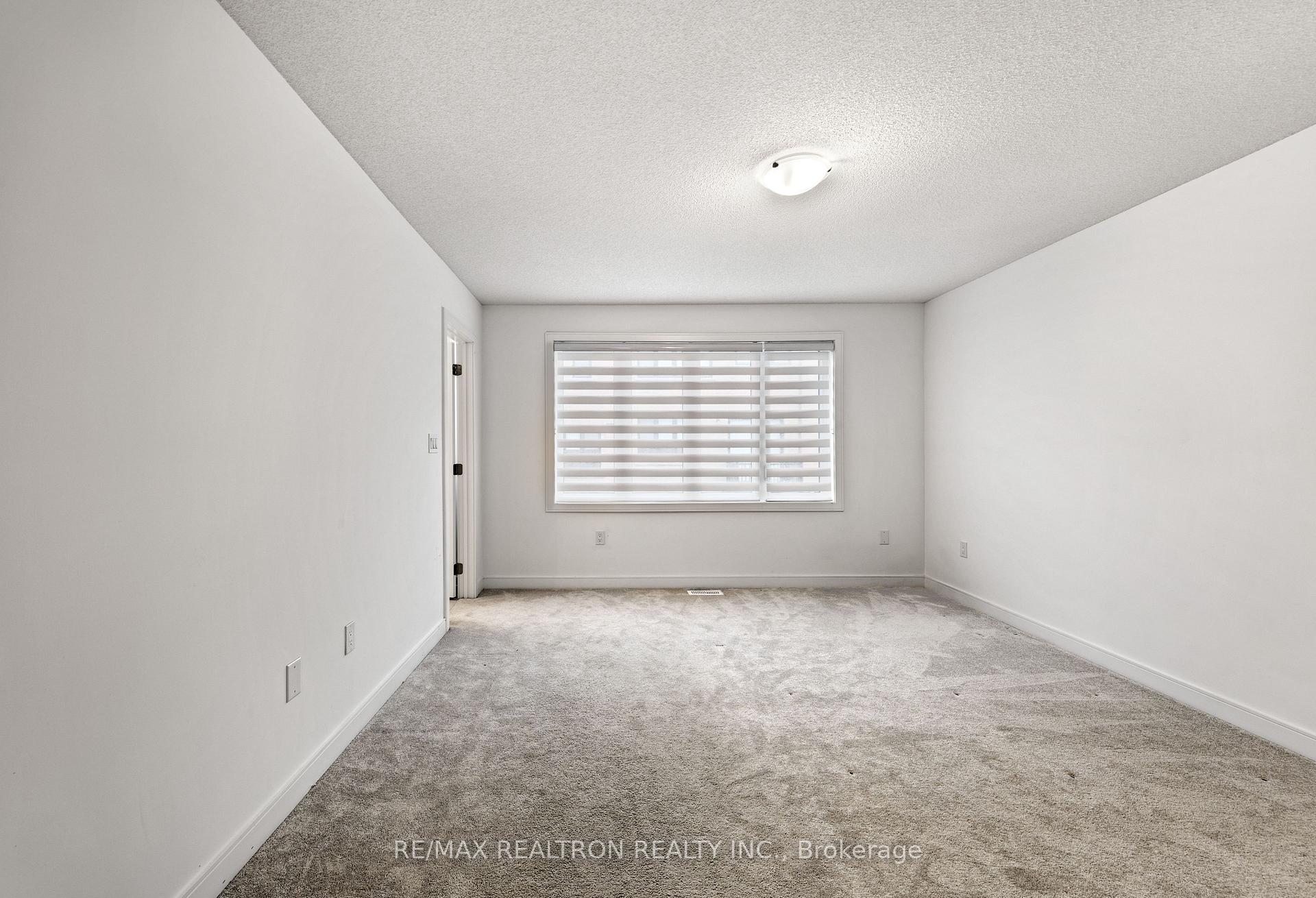 Photo 13 of 139 Blue Forest Crescent, Barrie, Innis-Shore — HOMEH