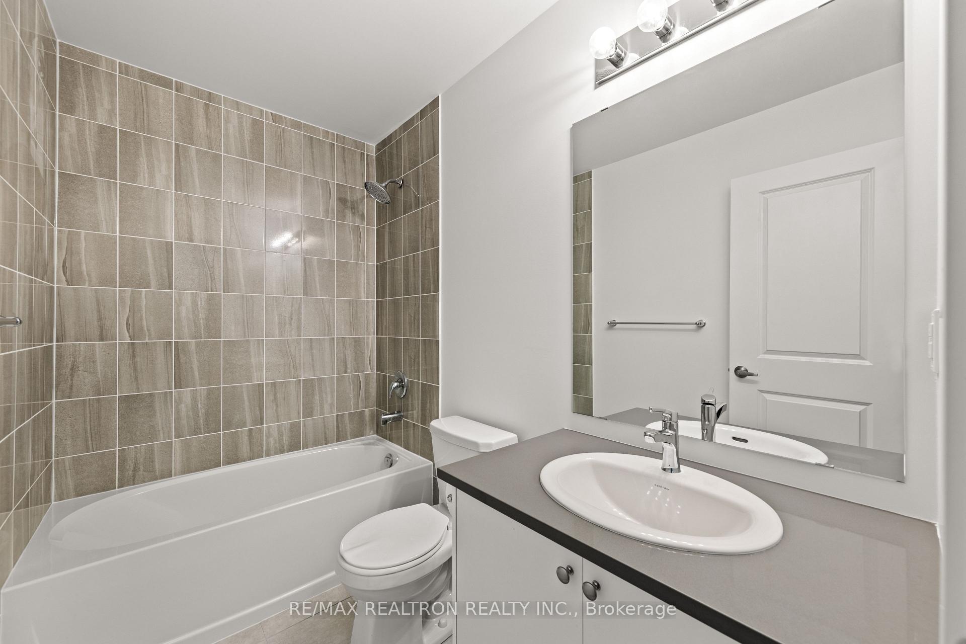 Photo 18 of 139 Blue Forest Crescent, Barrie, Innis-Shore — HOMEH