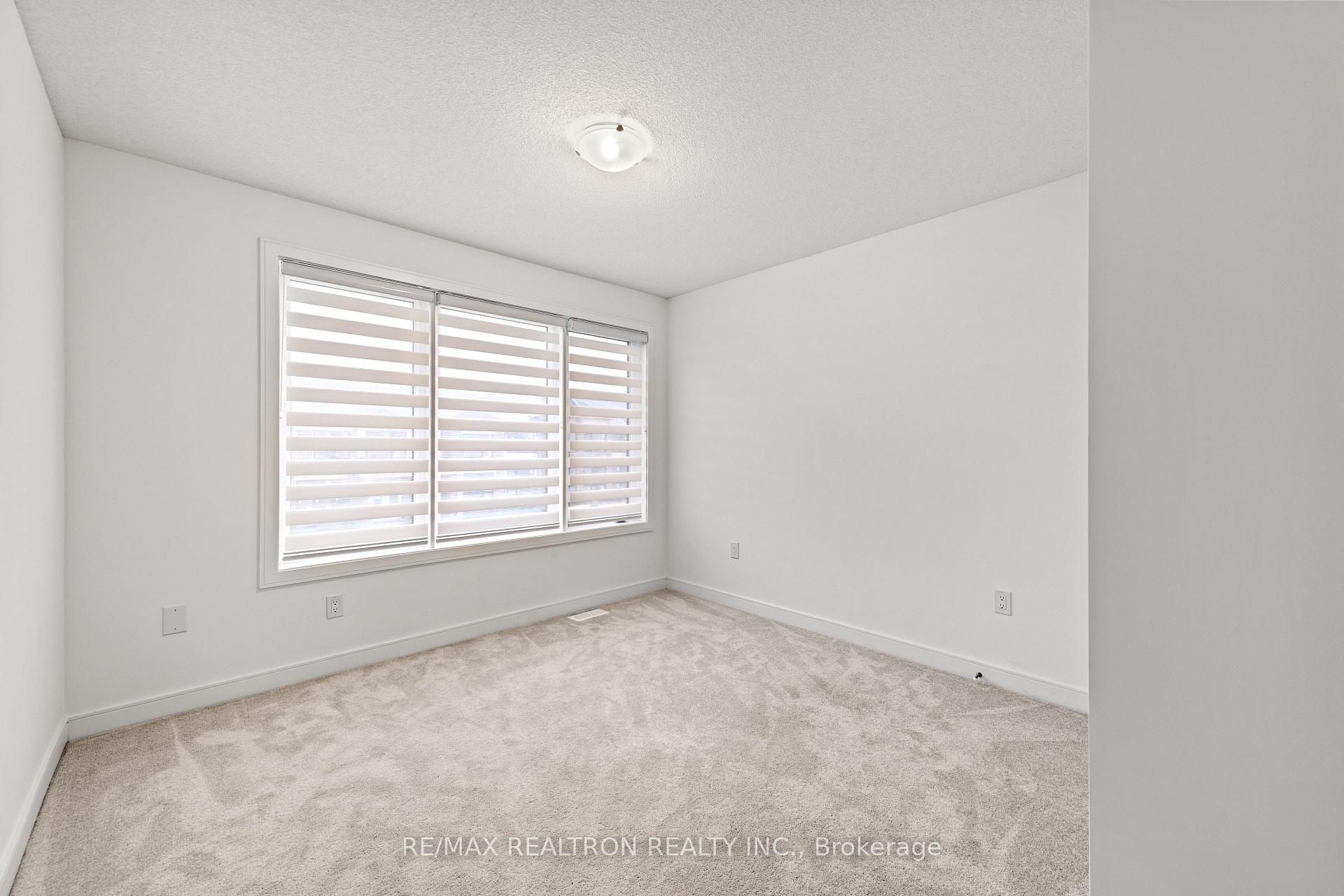 Photo 19 of 139 Blue Forest Crescent, Barrie, Innis-Shore — HOMEH