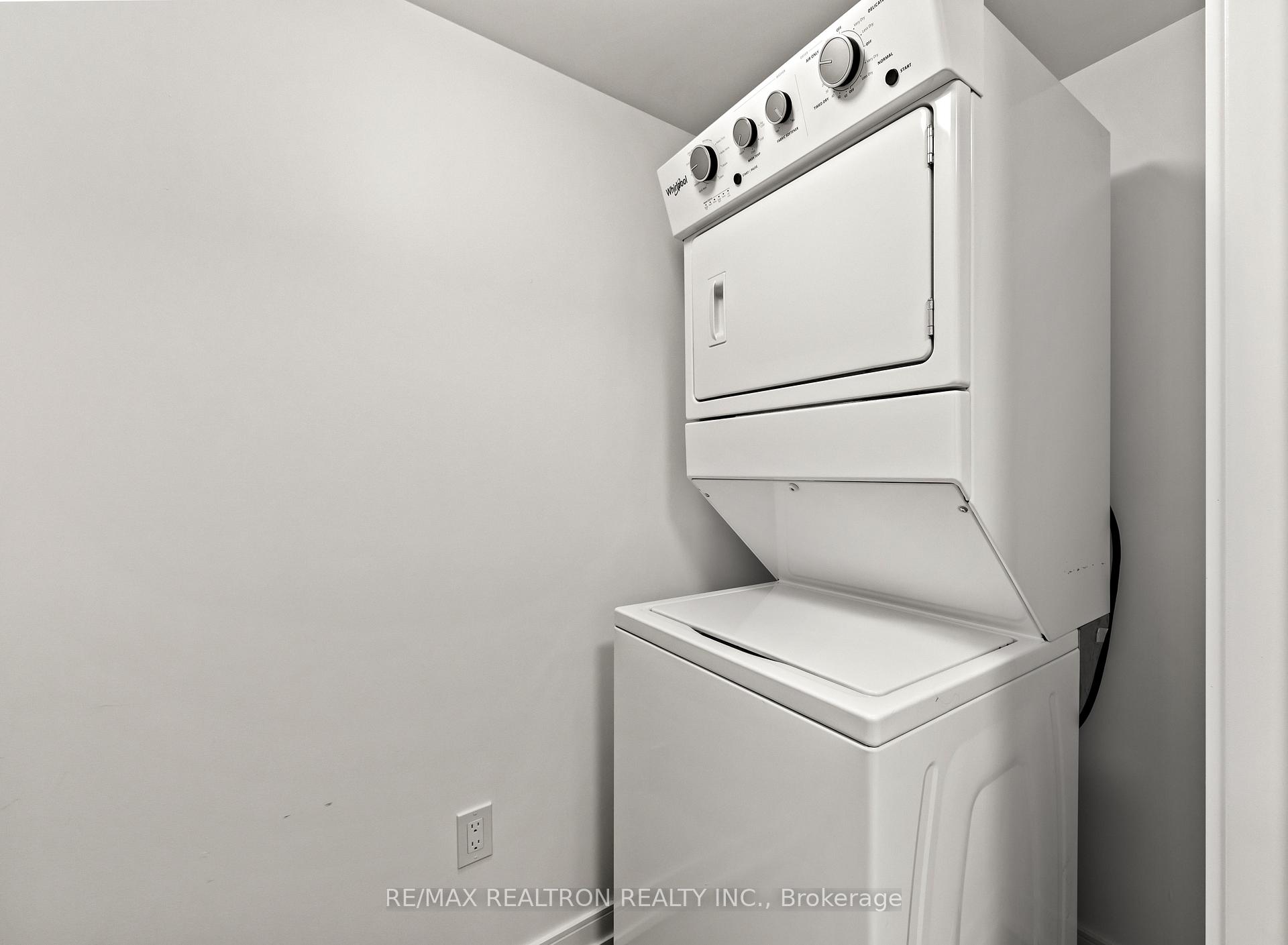 Photo 20 of 139 Blue Forest Crescent, Barrie, Innis-Shore — HOMEH