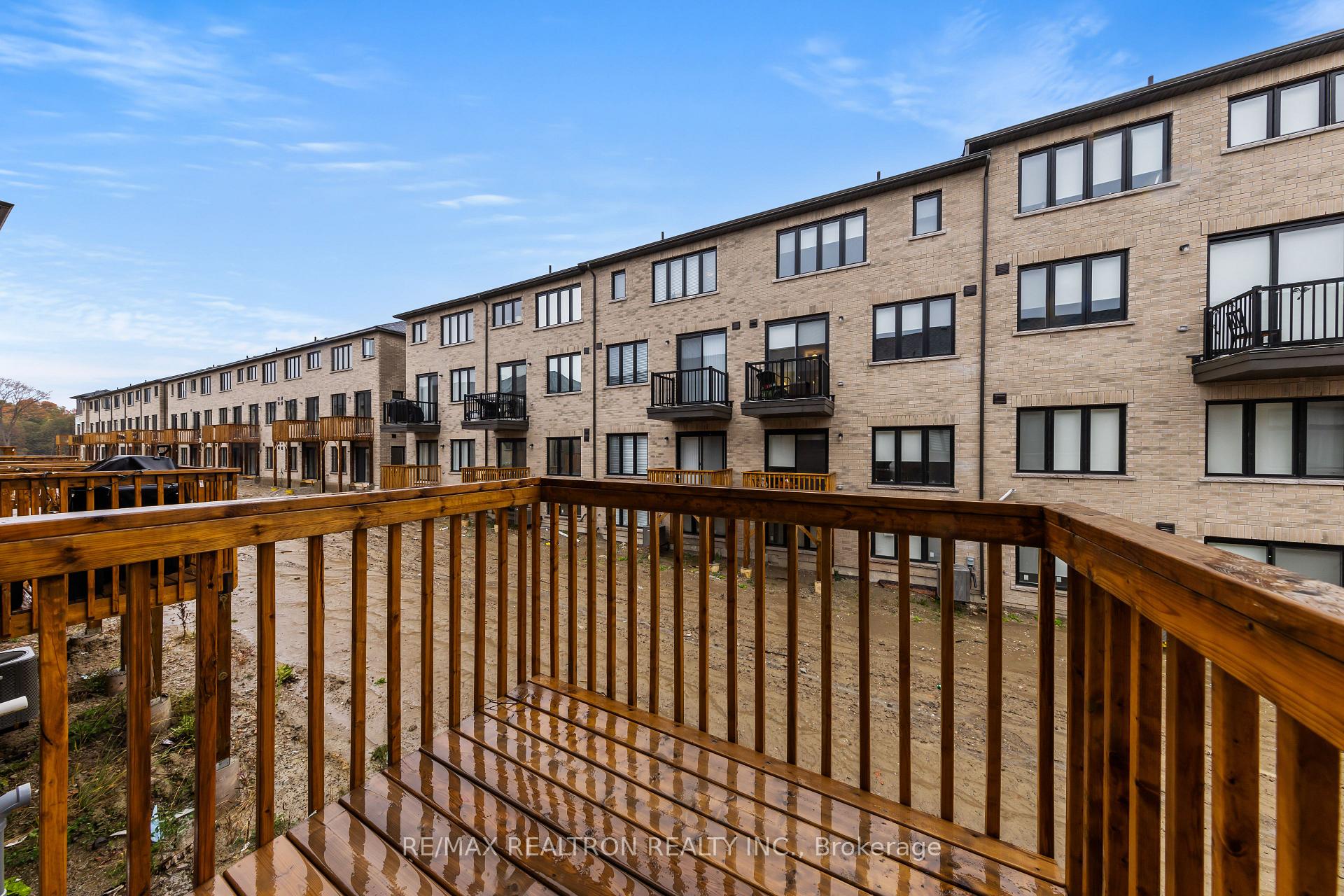 Photo 21 of 139 Blue Forest Crescent, Barrie, Innis-Shore — HOMEH
