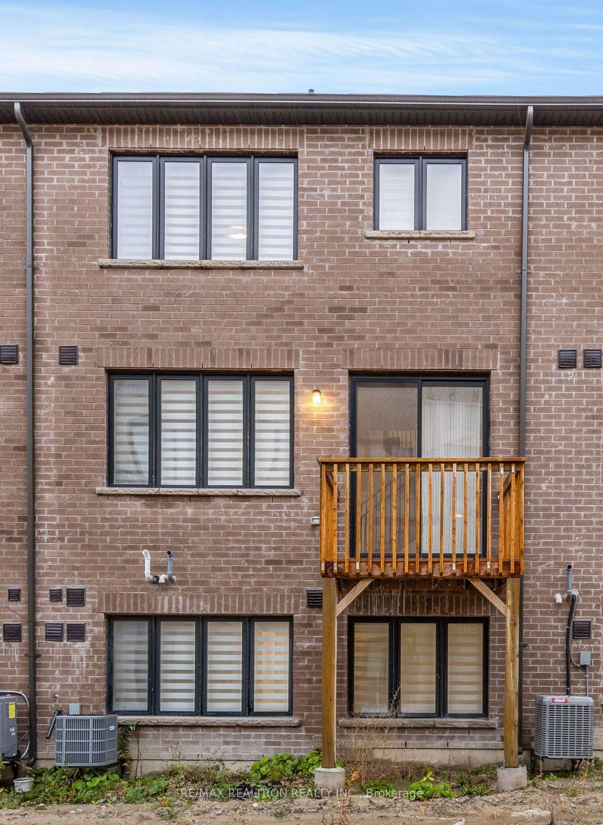 Photo 23 of 139 Blue Forest Crescent, Barrie, Innis-Shore — HOMEH