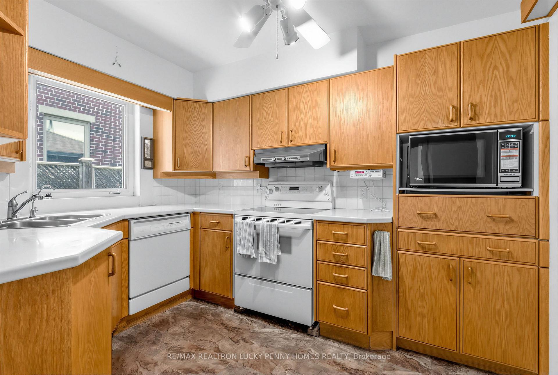 Photo 12 of 19 Abercorn Road, Markham, Bullock — HOMEH