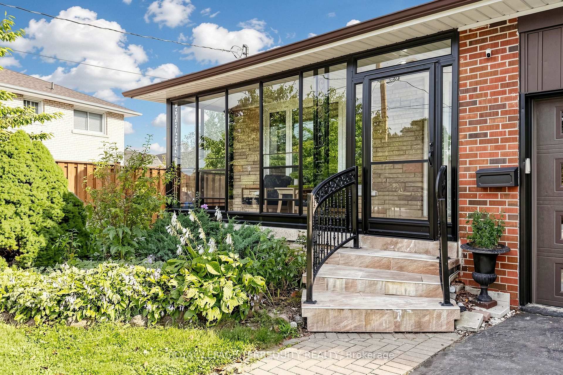Photo 5 of 6 Fulwell Crescent, North York, York University Heights — HOMEH