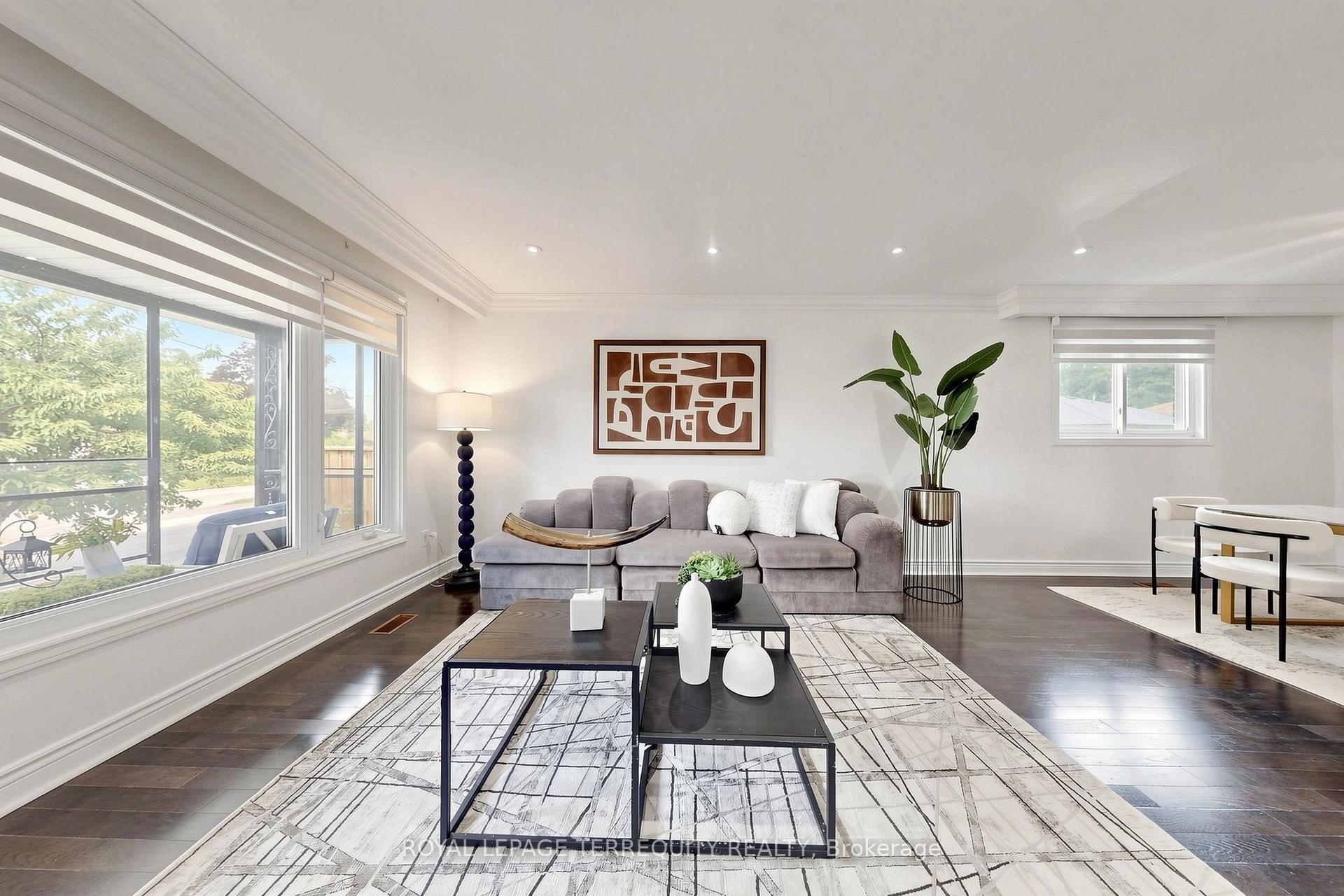 Photo 10 of 6 Fulwell Crescent, North York, York University Heights — HOMEH