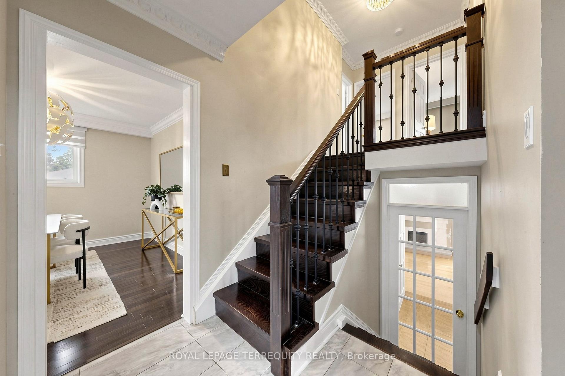 Photo 18 of 6 Fulwell Crescent, North York, York University Heights — HOMEH