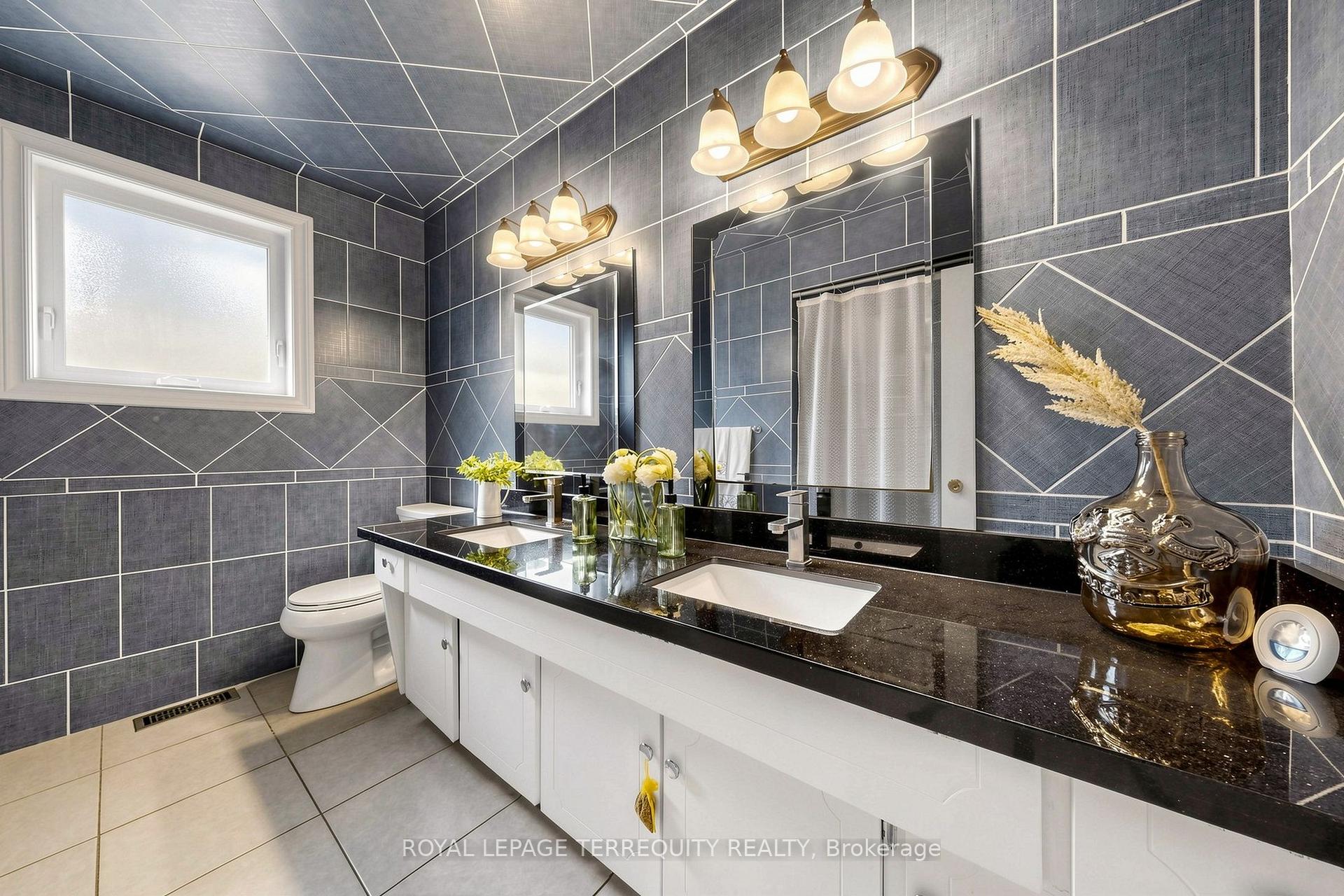 Photo 19 of 6 Fulwell Crescent, North York, York University Heights — HOMEH