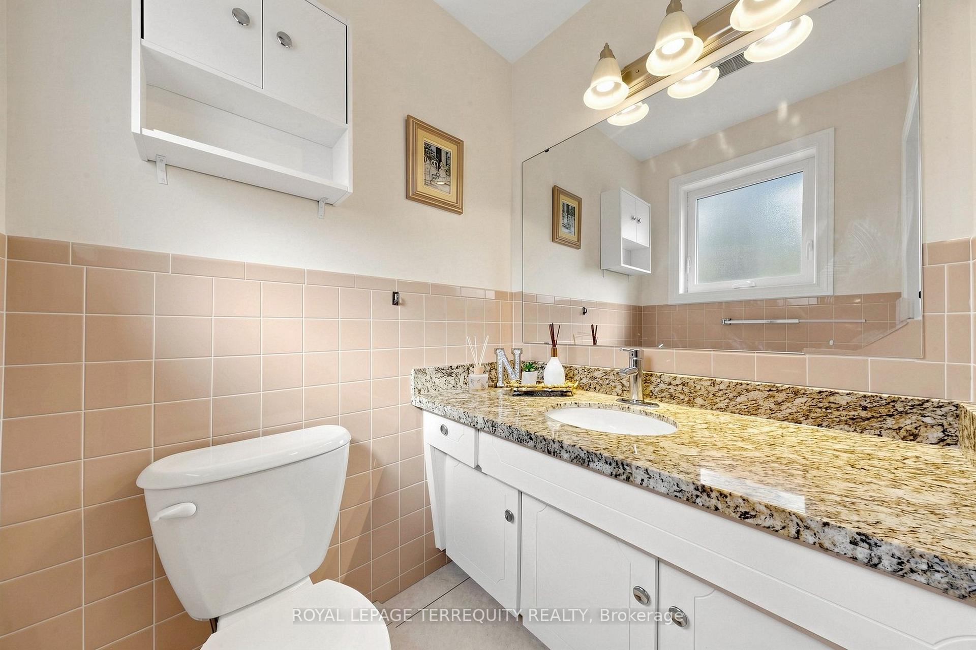 Photo 22 of 6 Fulwell Crescent, North York, York University Heights — HOMEH