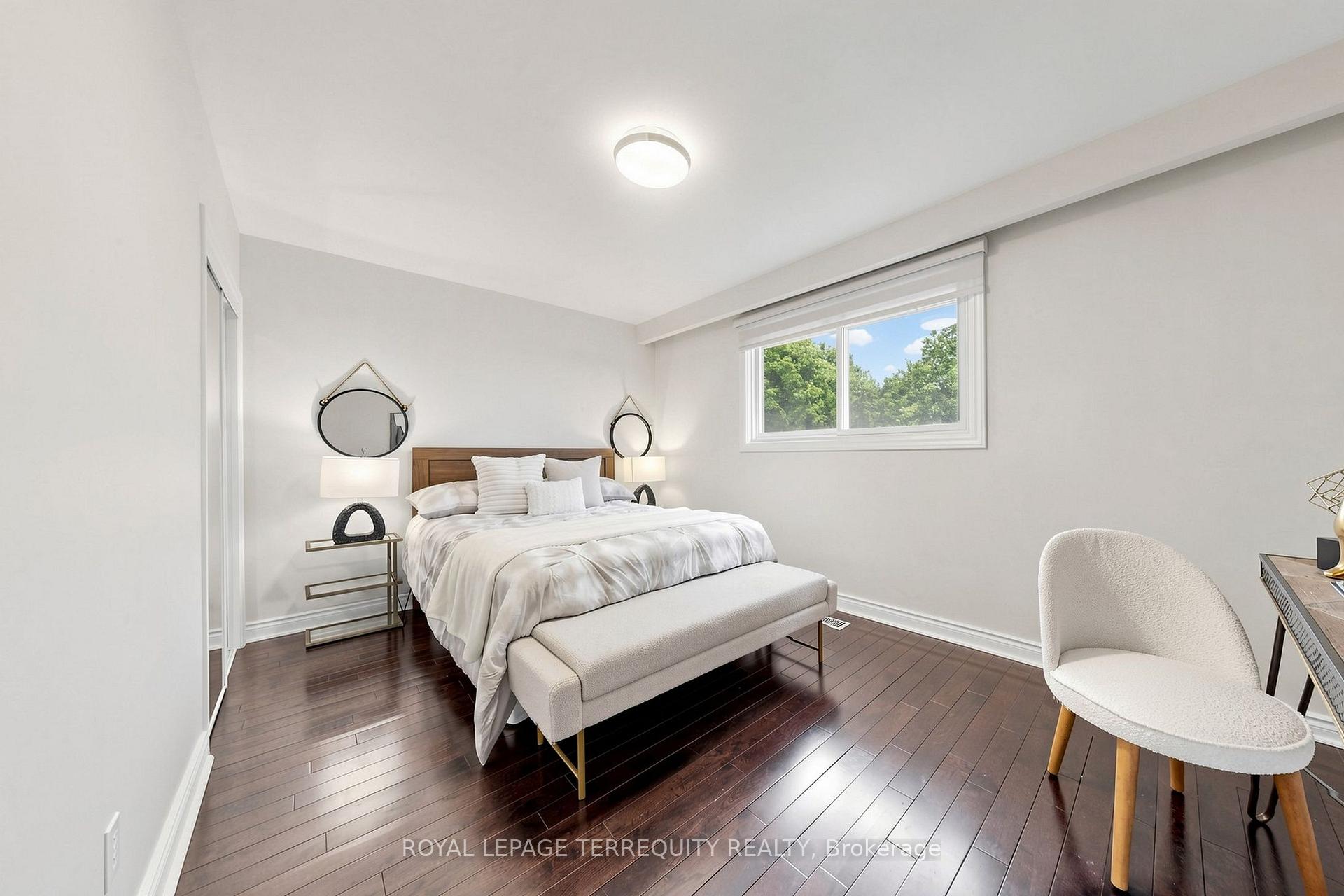 Photo 23 of 6 Fulwell Crescent, North York, York University Heights — HOMEH