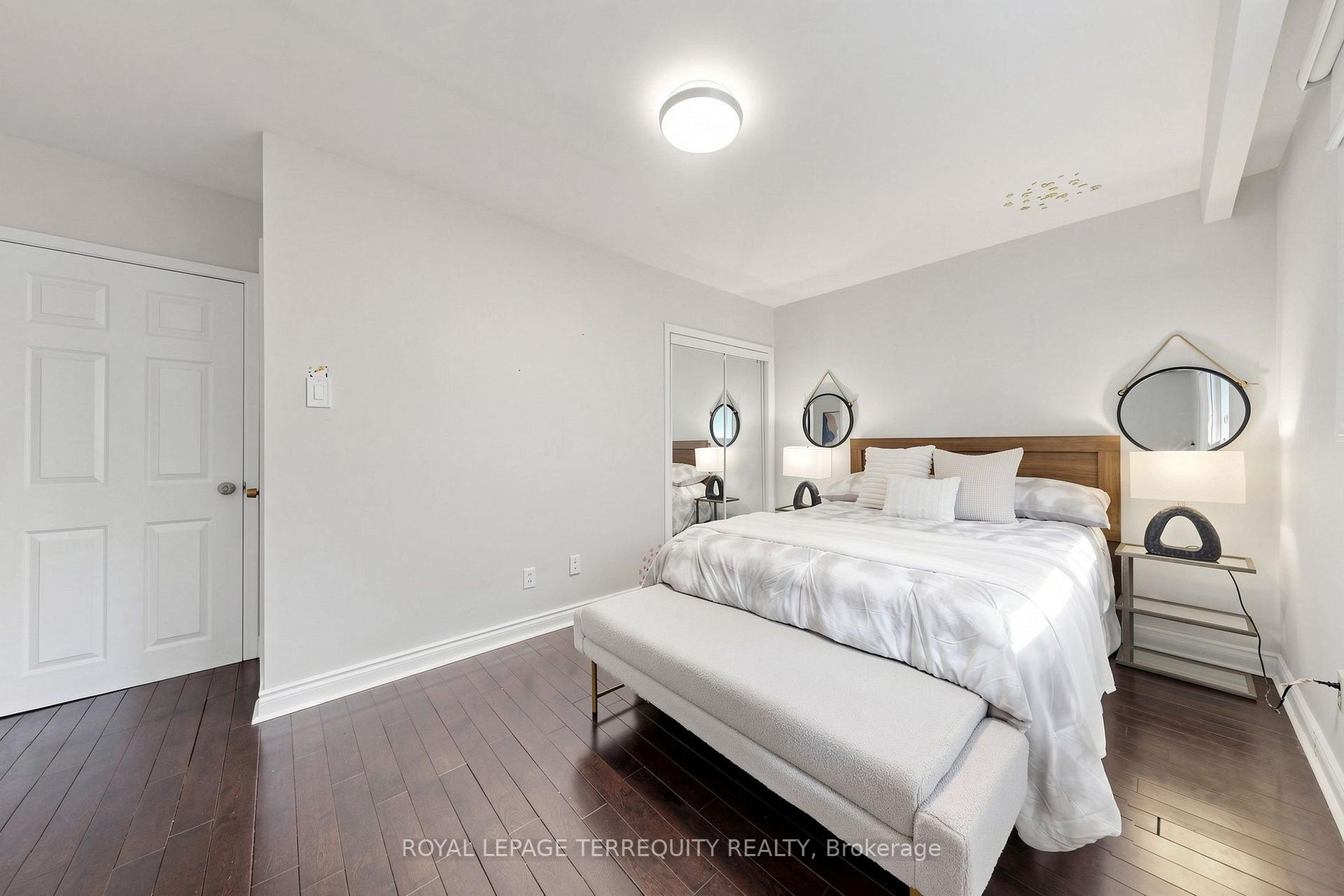 Photo 24 of 6 Fulwell Crescent, North York, York University Heights — HOMEH