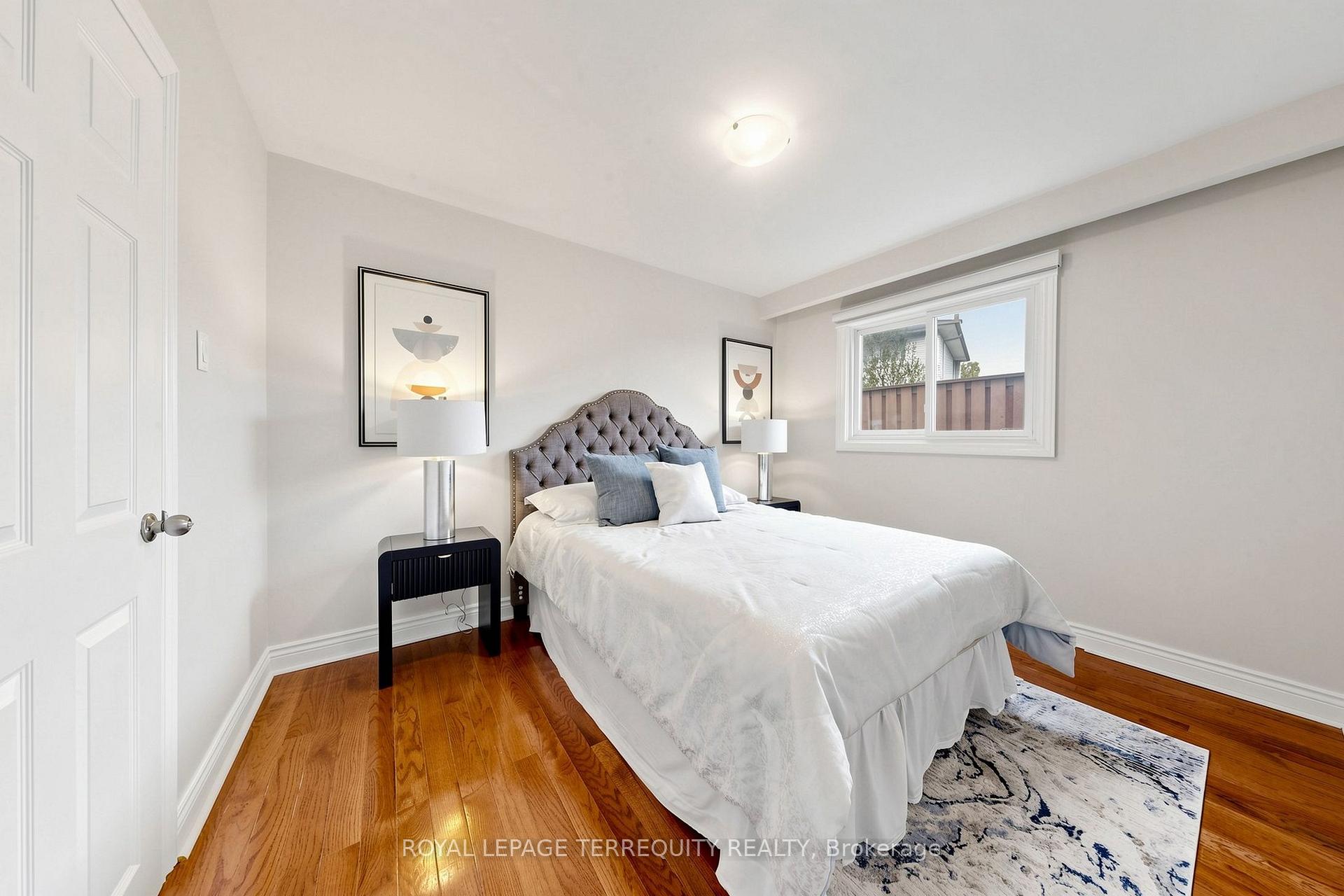 Photo 27 of 6 Fulwell Crescent, North York, York University Heights — HOMEH