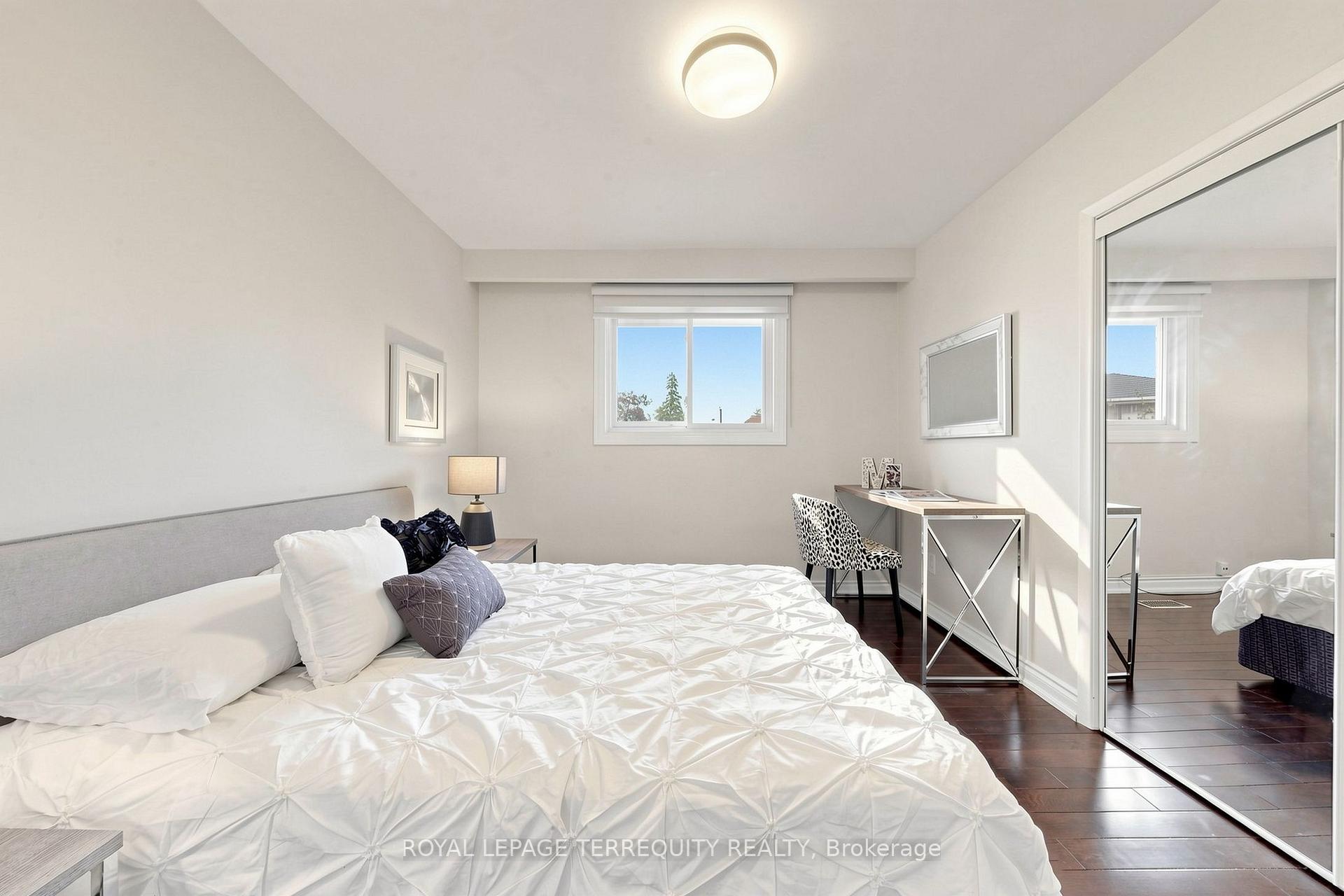 Photo 30 of 6 Fulwell Crescent, North York, York University Heights — HOMEH