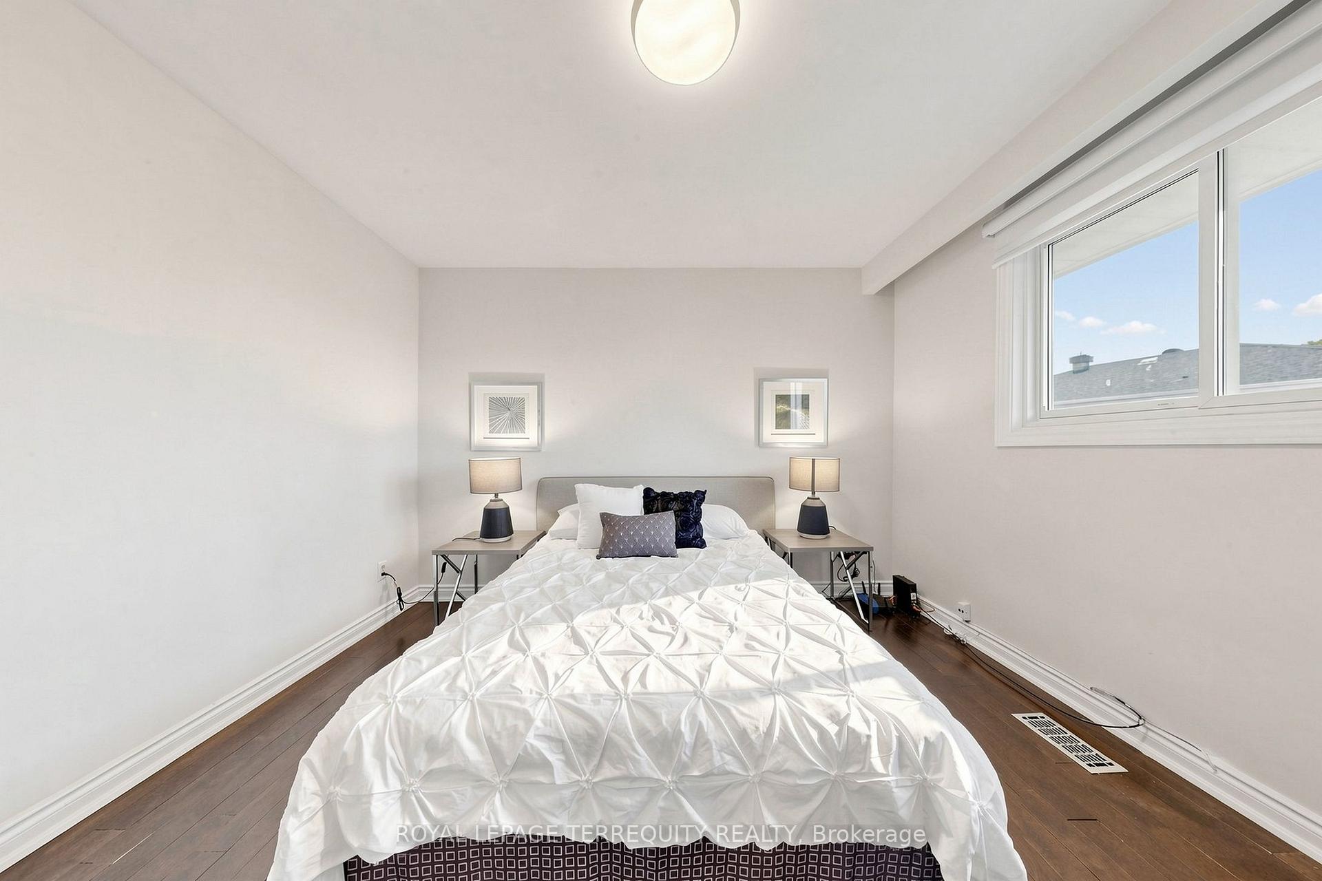 Photo 31 of 6 Fulwell Crescent, North York, York University Heights — HOMEH