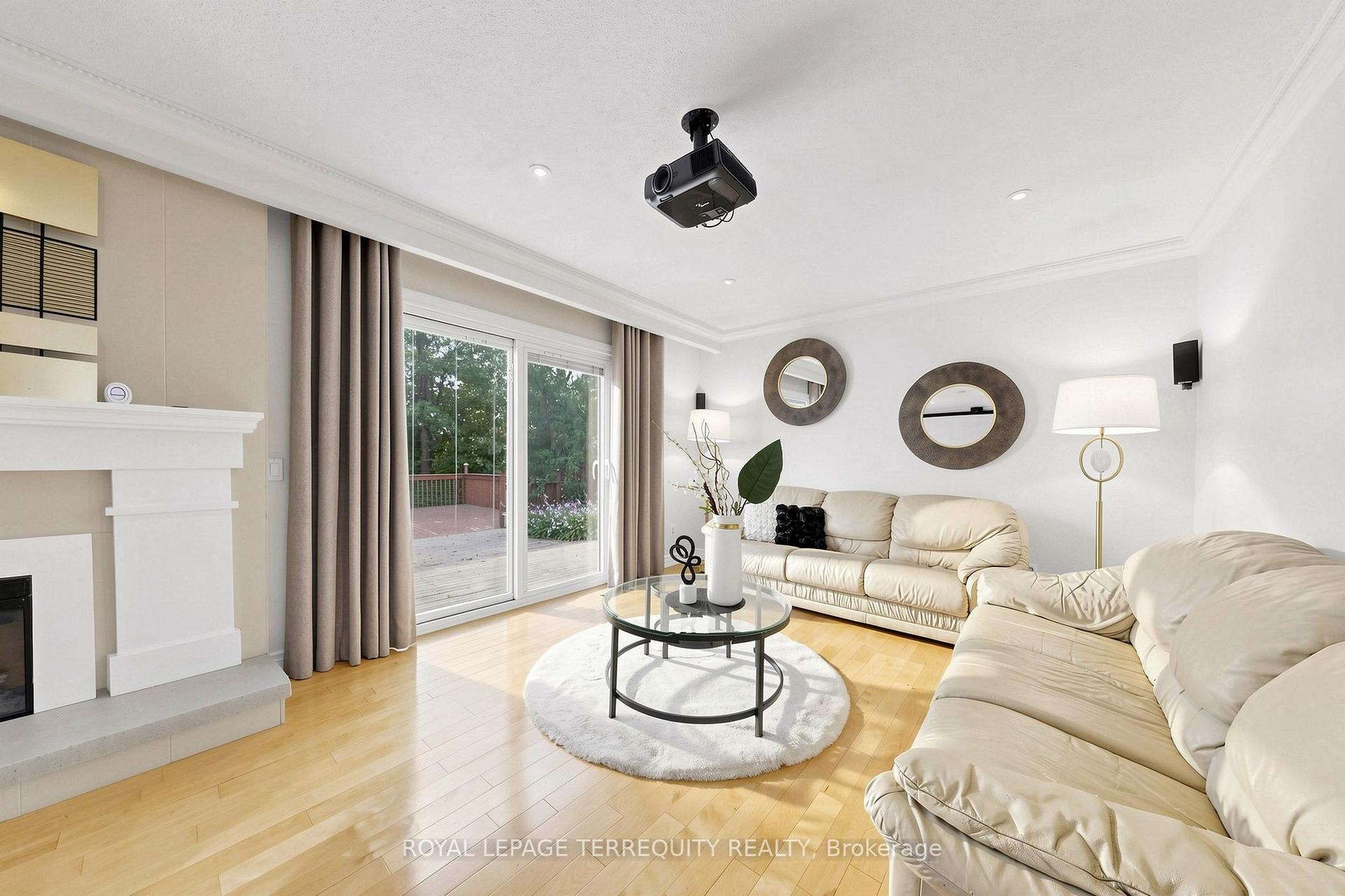 Photo 33 of 6 Fulwell Crescent, North York, York University Heights — HOMEH