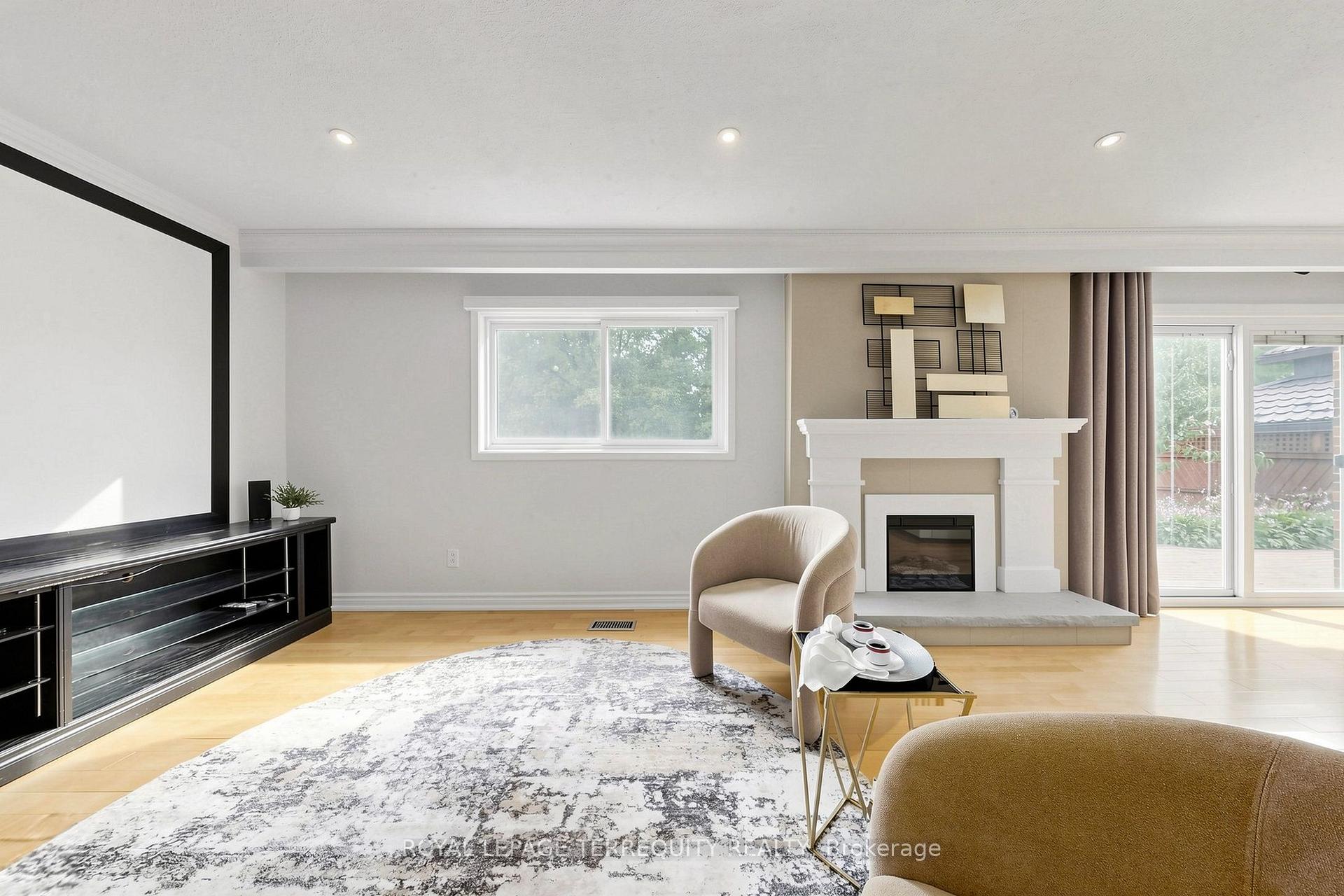 Photo 37 of 6 Fulwell Crescent, North York, York University Heights — HOMEH