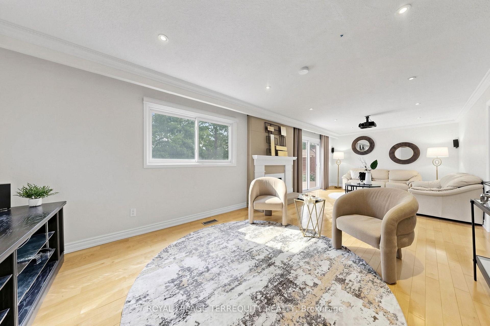 Photo 38 of 6 Fulwell Crescent, North York, York University Heights — HOMEH