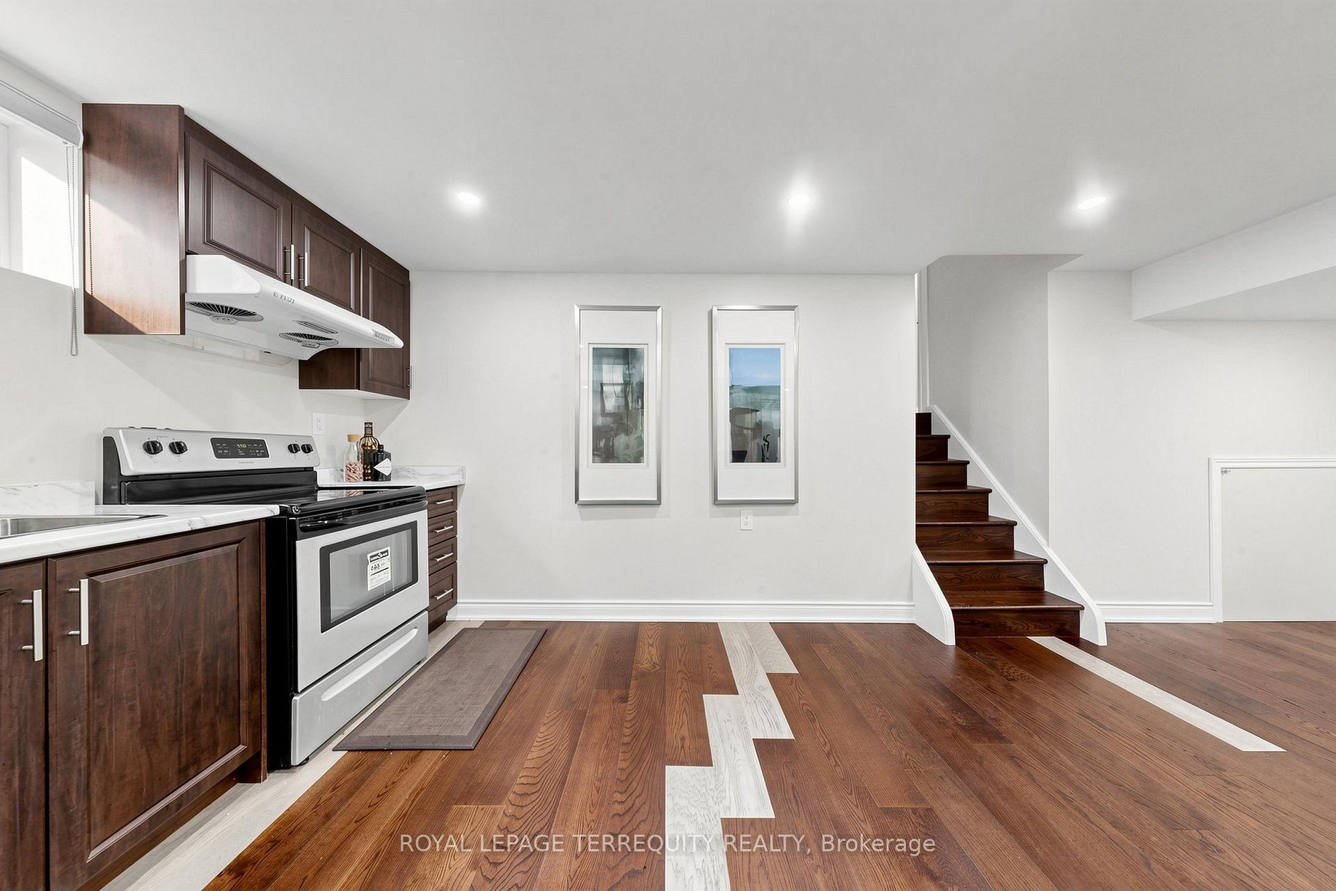 Photo 39 of 6 Fulwell Crescent, North York, York University Heights — HOMEH