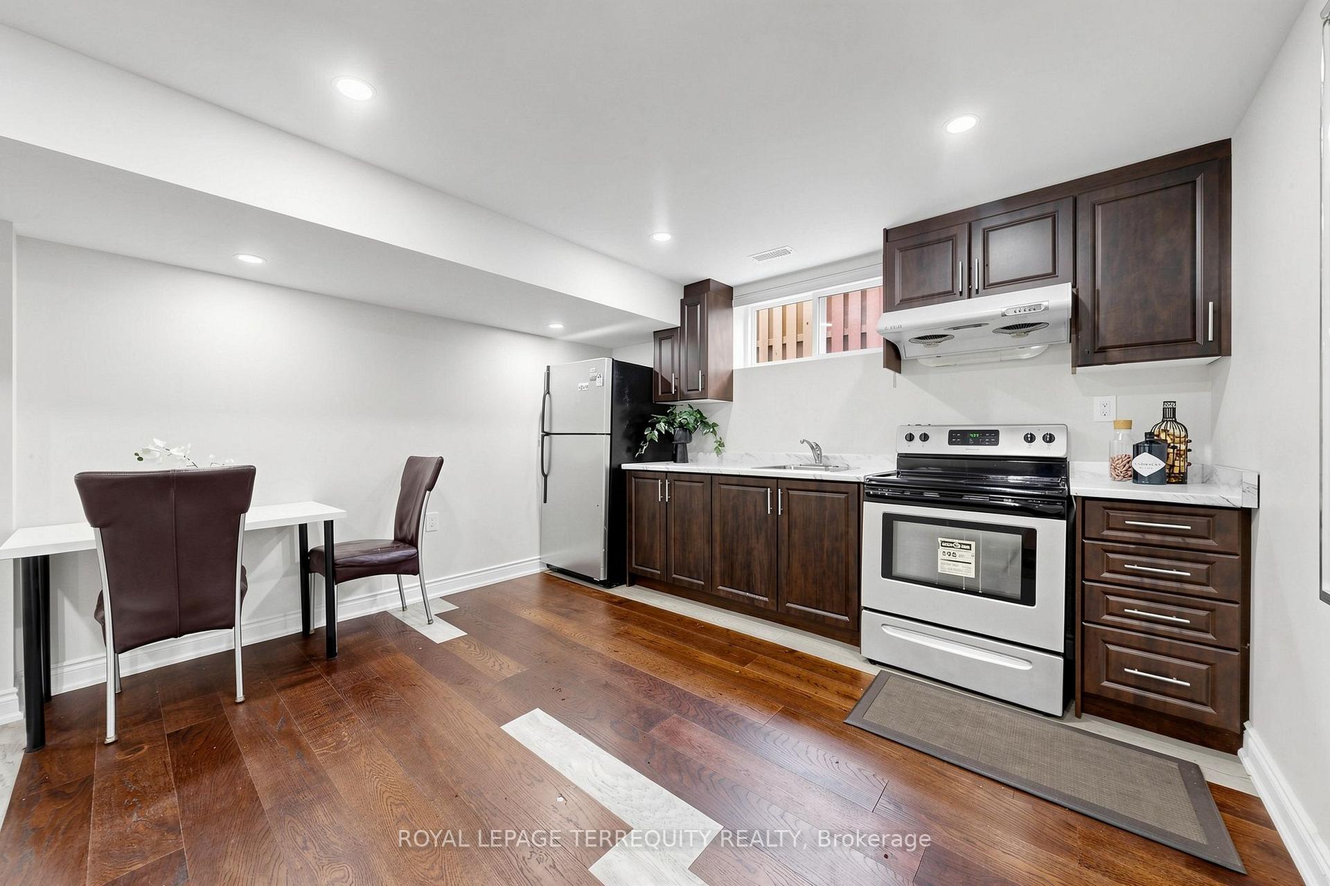 Photo 40 of 6 Fulwell Crescent, North York, York University Heights — HOMEH