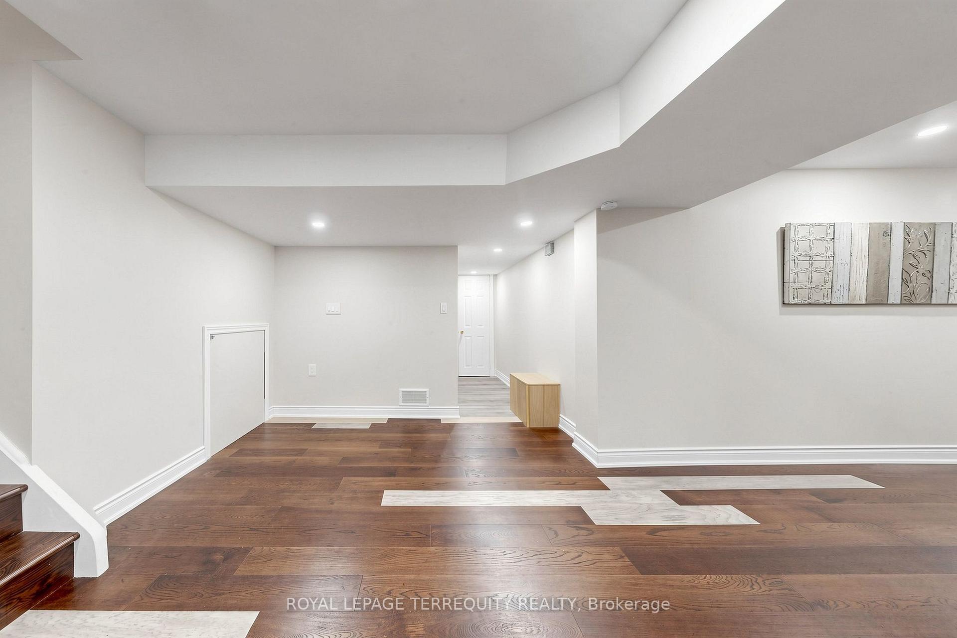 Photo 42 of 6 Fulwell Crescent, North York, York University Heights — HOMEH