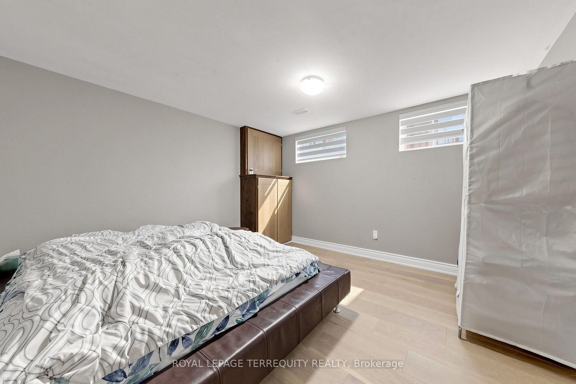 Photo 43 of 6 Fulwell Crescent, North York, York University Heights — HOMEH